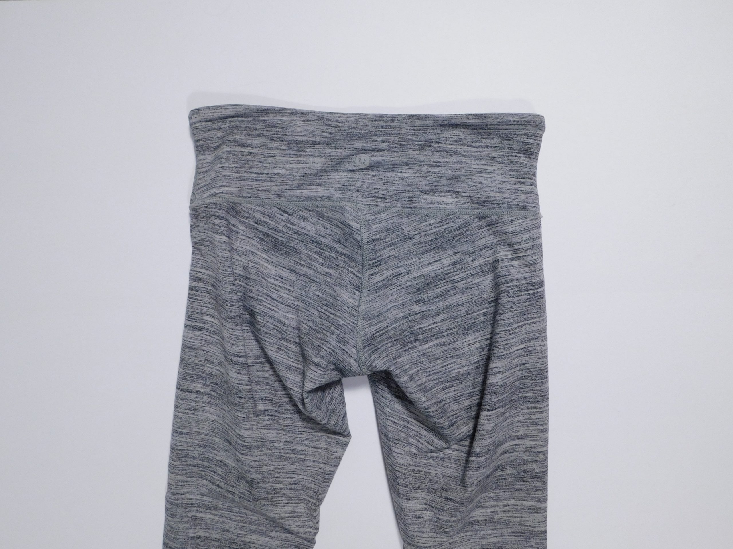 LULULEMON Woman's Gray Striae Nylon Lycra Legging Pants Sz 4 - Image 4