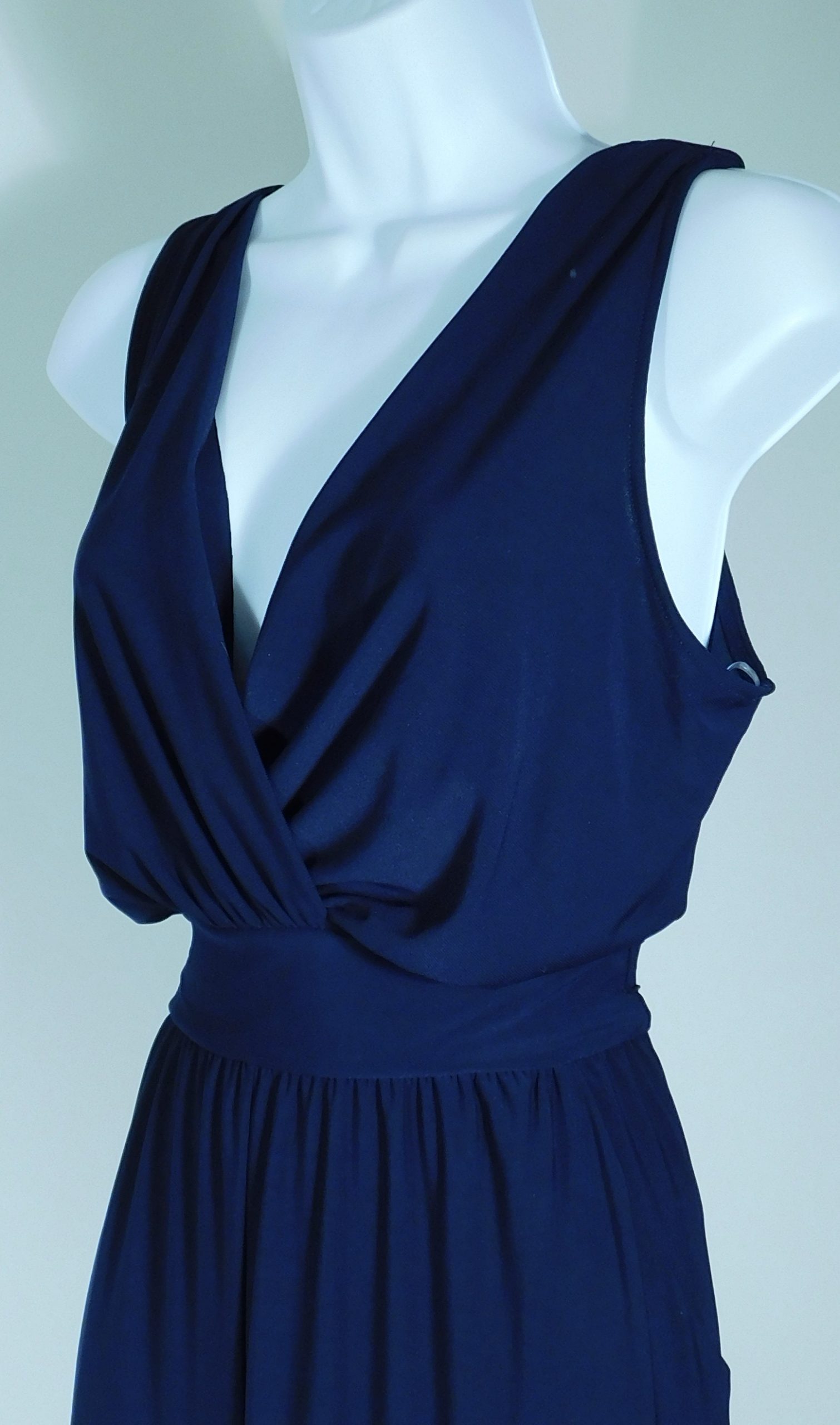 GILLI NWT Women's Midnight Blue V-Neck Sleeveless Jersey Knit Jumpsuit Sz M - Image 3