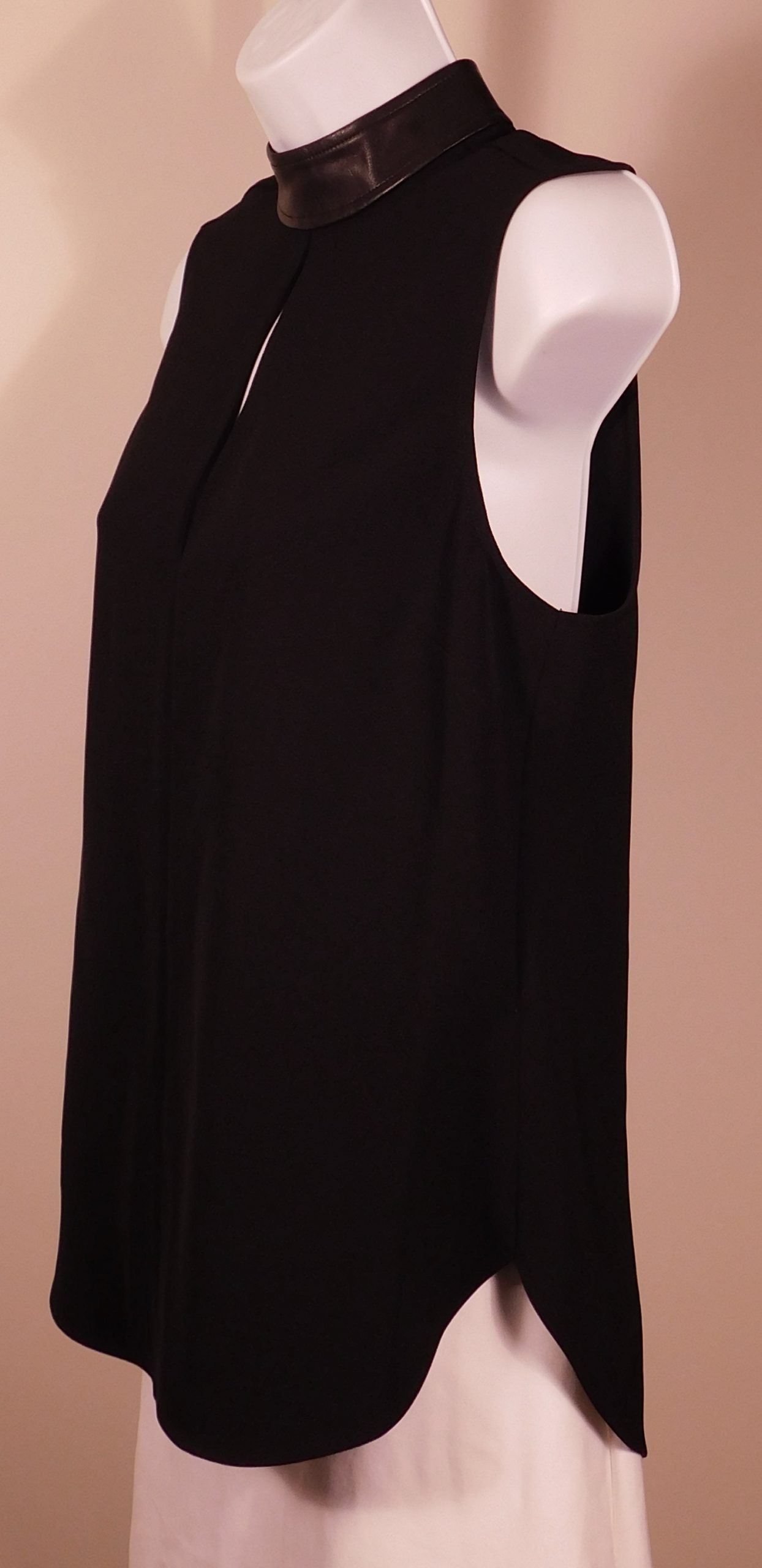 A.L.C. Women's Black Faux Leather Collar Sleeveless Key Hole Front Tunic Blouse Sz 6