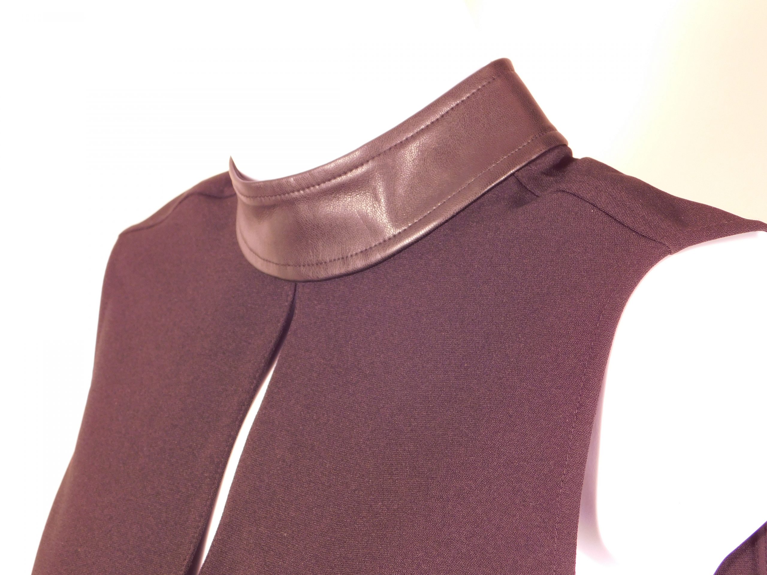 A.L.C. Women's Black Faux Leather Collar Sleeveless Key Hole Front Tunic Blouse Sz 6 - Image 3