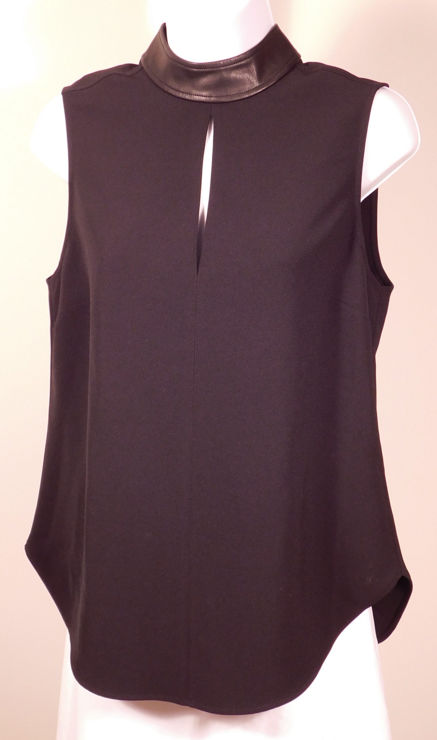 A.L.C. Women's Black Faux Leather Collar Sleeveless Key Hole Front Tunic Blouse Sz 6 - Image 4
