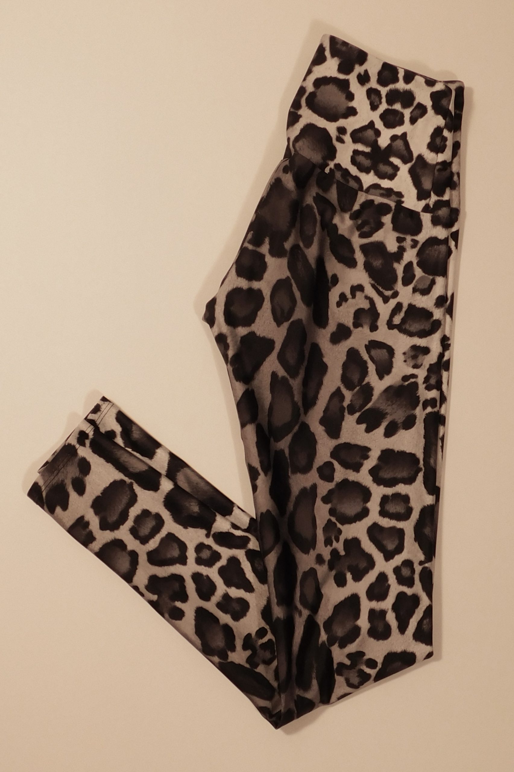 ONZIE Women's Black Gray Cheetah Print Leggings Sz XS
