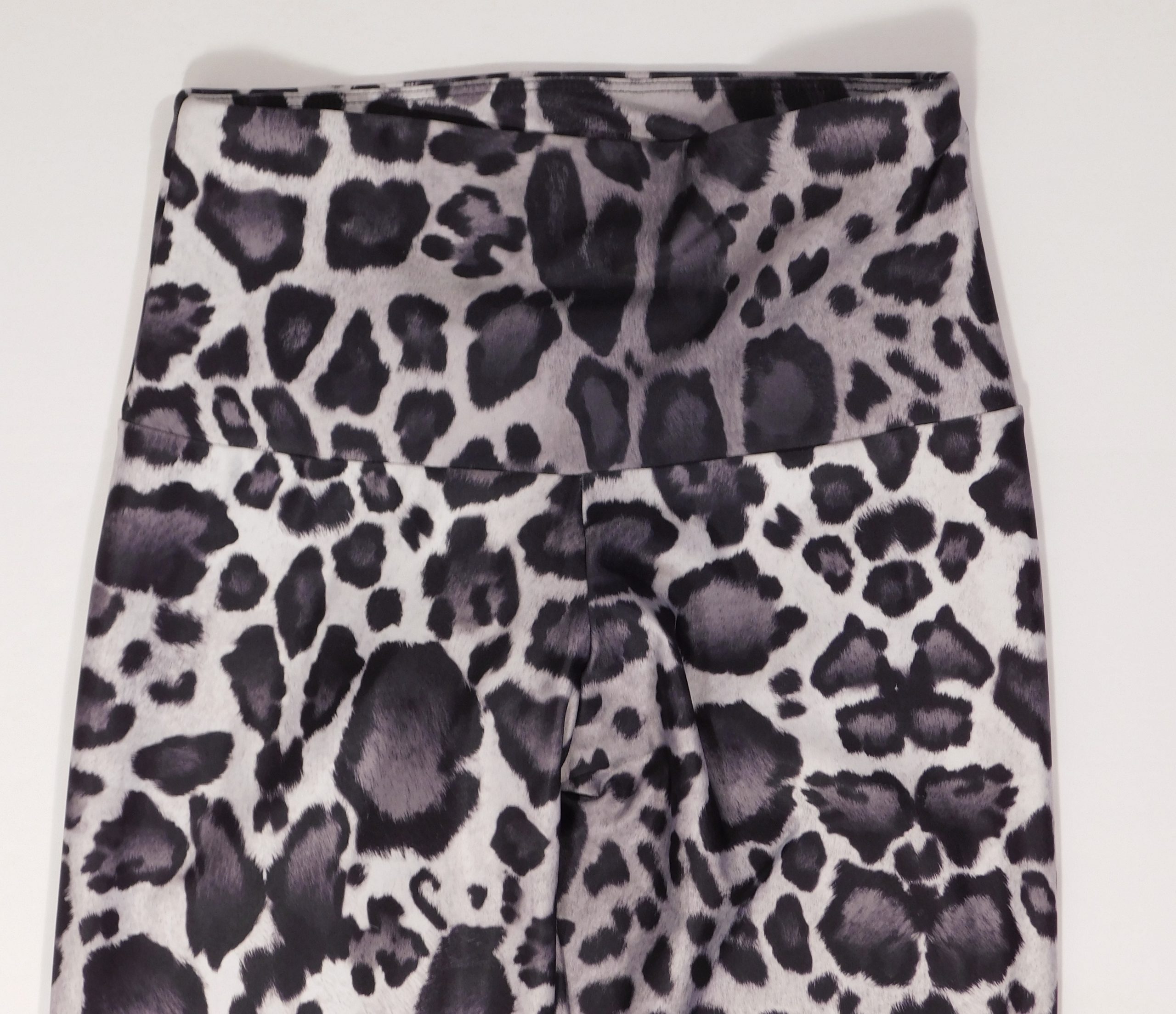 ONZIE Women's Black Gray Cheetah Print Leggings Sz XS - Image 4