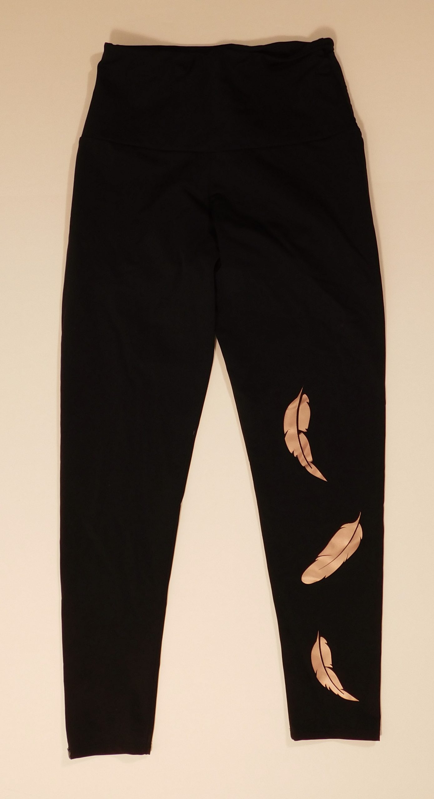 ONZIE Women's Black Bronze Metallic Feather Cropped Leggings Sz S/M - Image 3