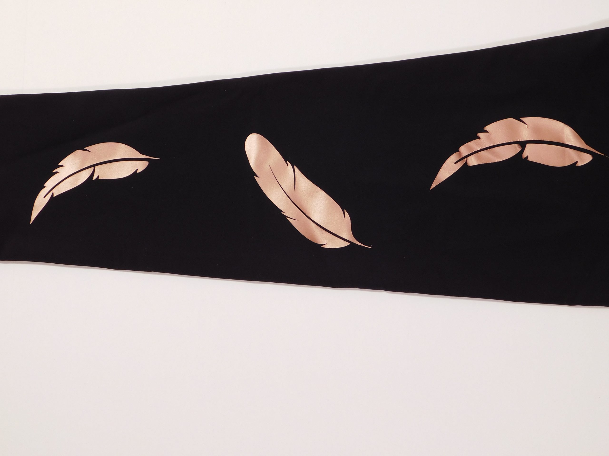 ONZIE Women's Black Bronze Metallic Feather Cropped Leggings Sz S/M - Image 4