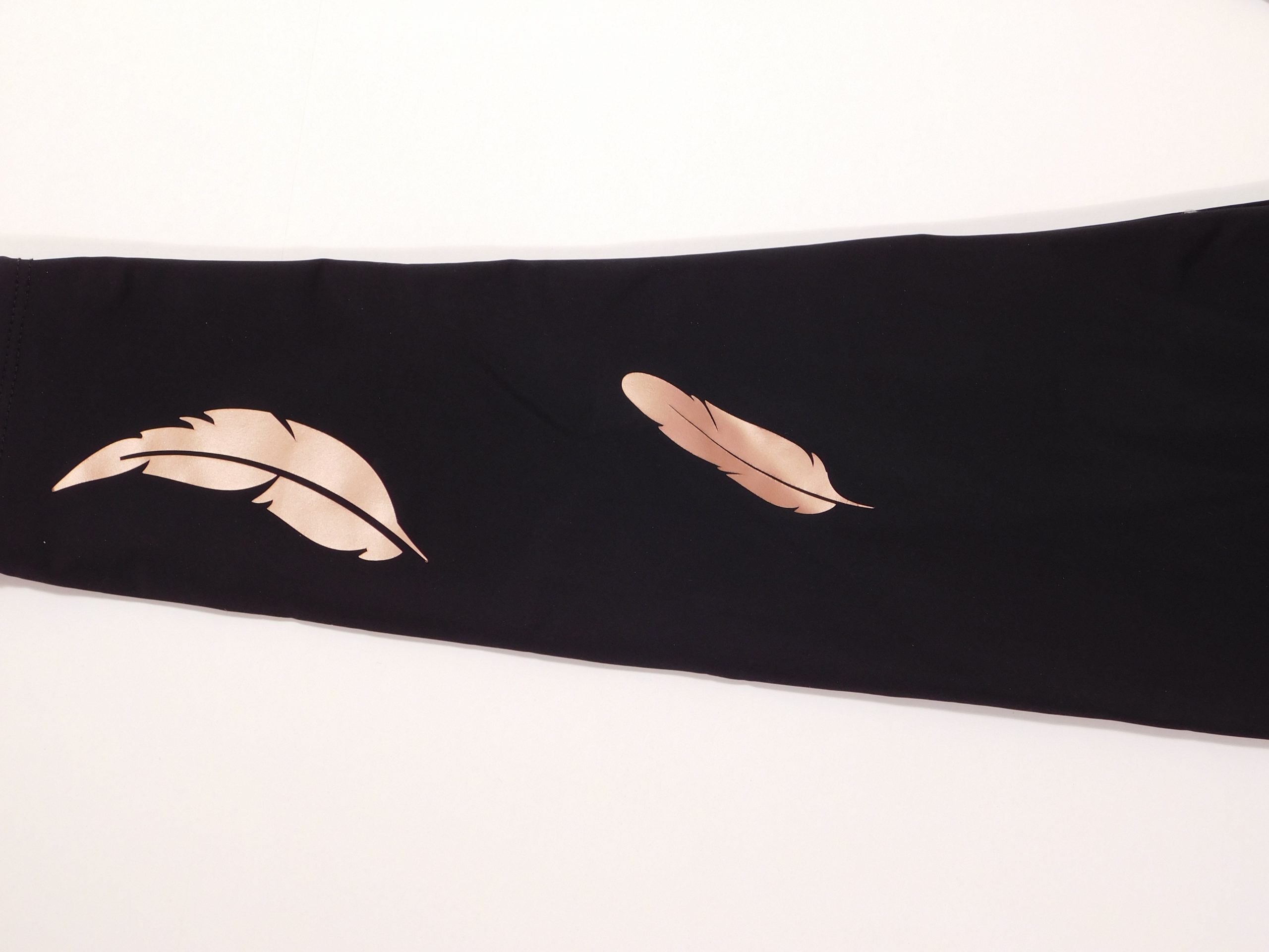 ONZIE Women's Black Bronze Metallic Feather Cropped Leggings Sz S/M - Image 6