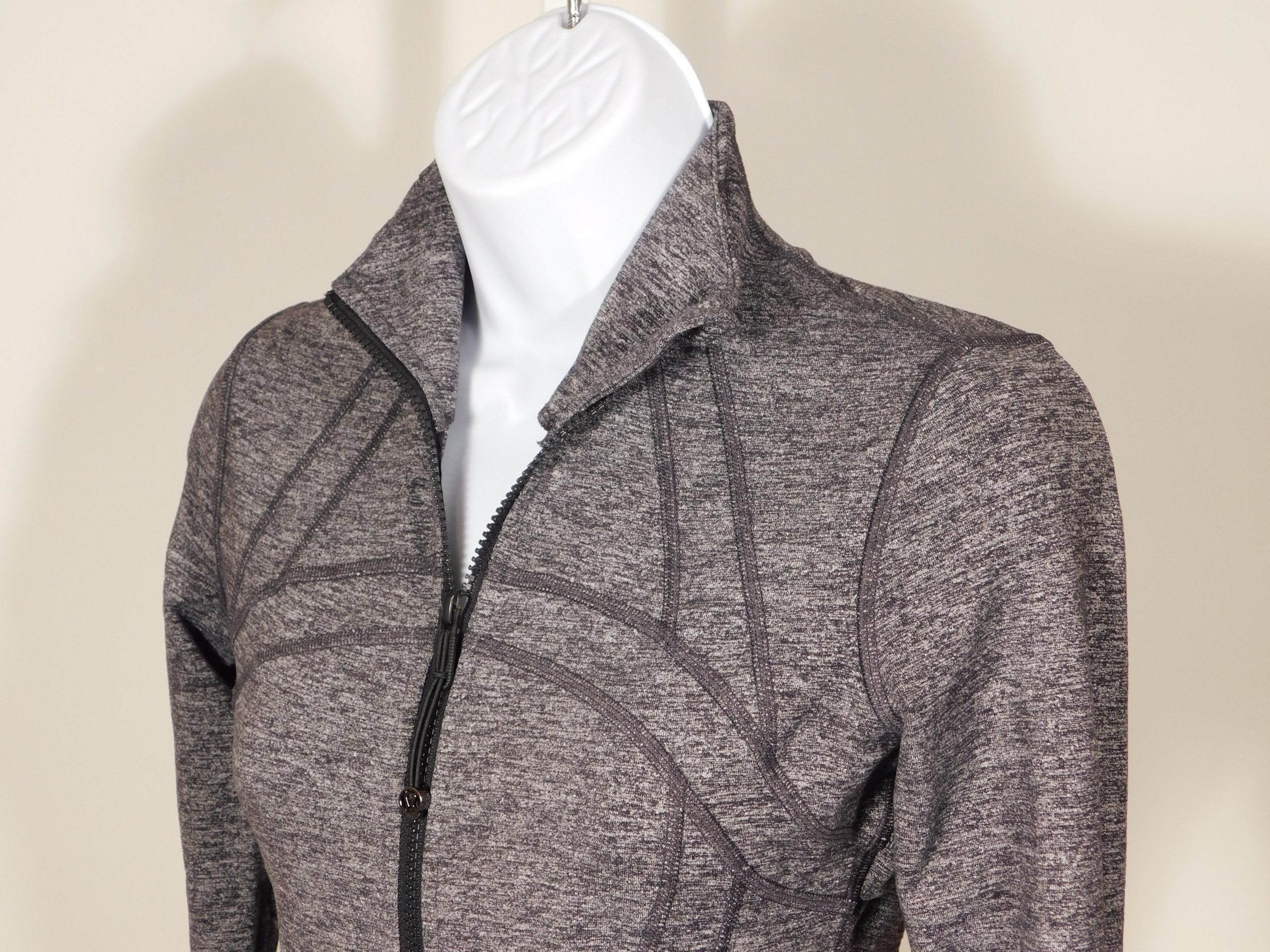 LULULEMON Women's Charcoal Gray Light Weight Scuba Full Zip Jacket Sz 4 - Image 3