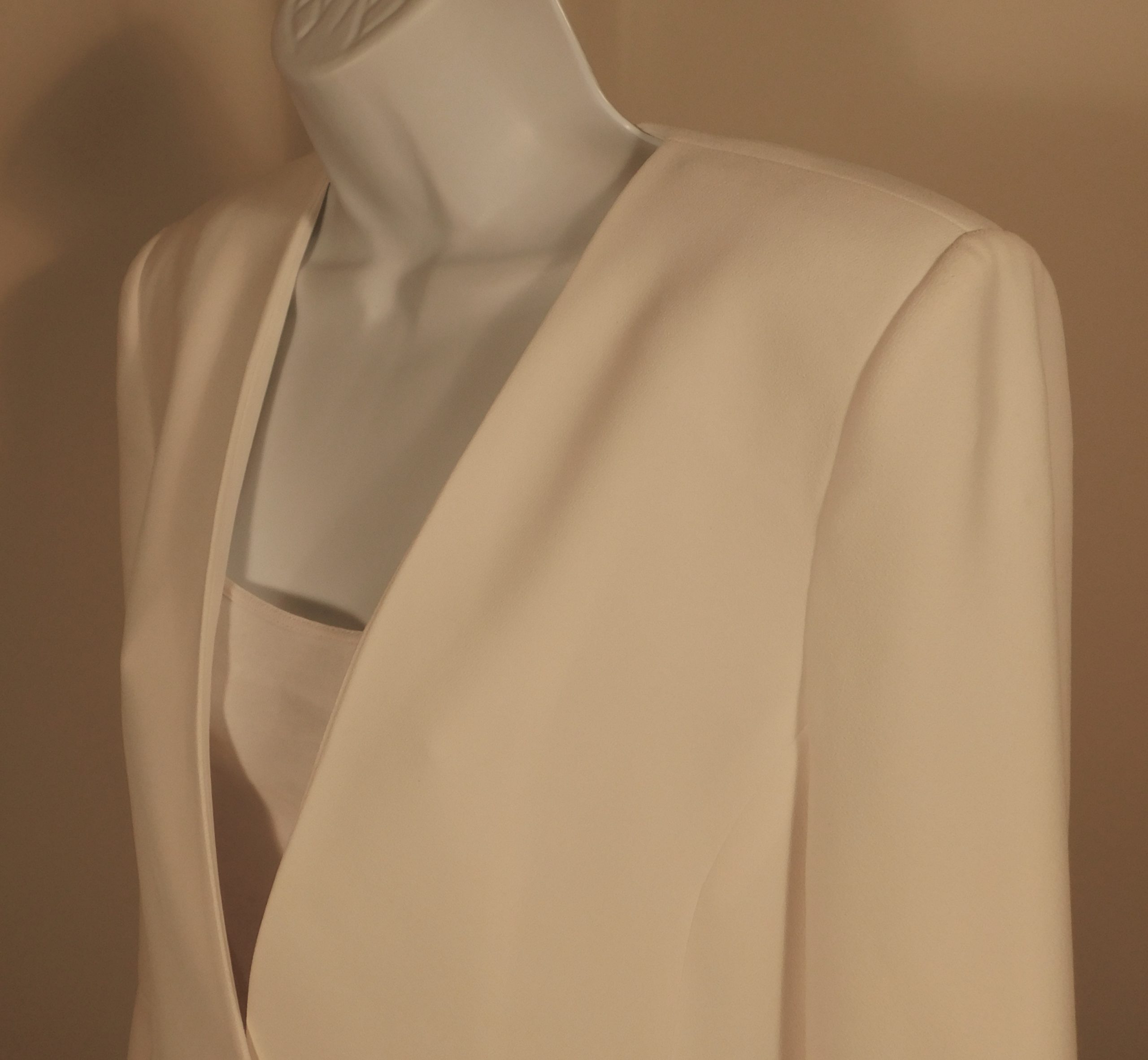 ZARA WOMAN Women's Ivory Crepe Bell Sleeve Blazer Sz M - Image 3