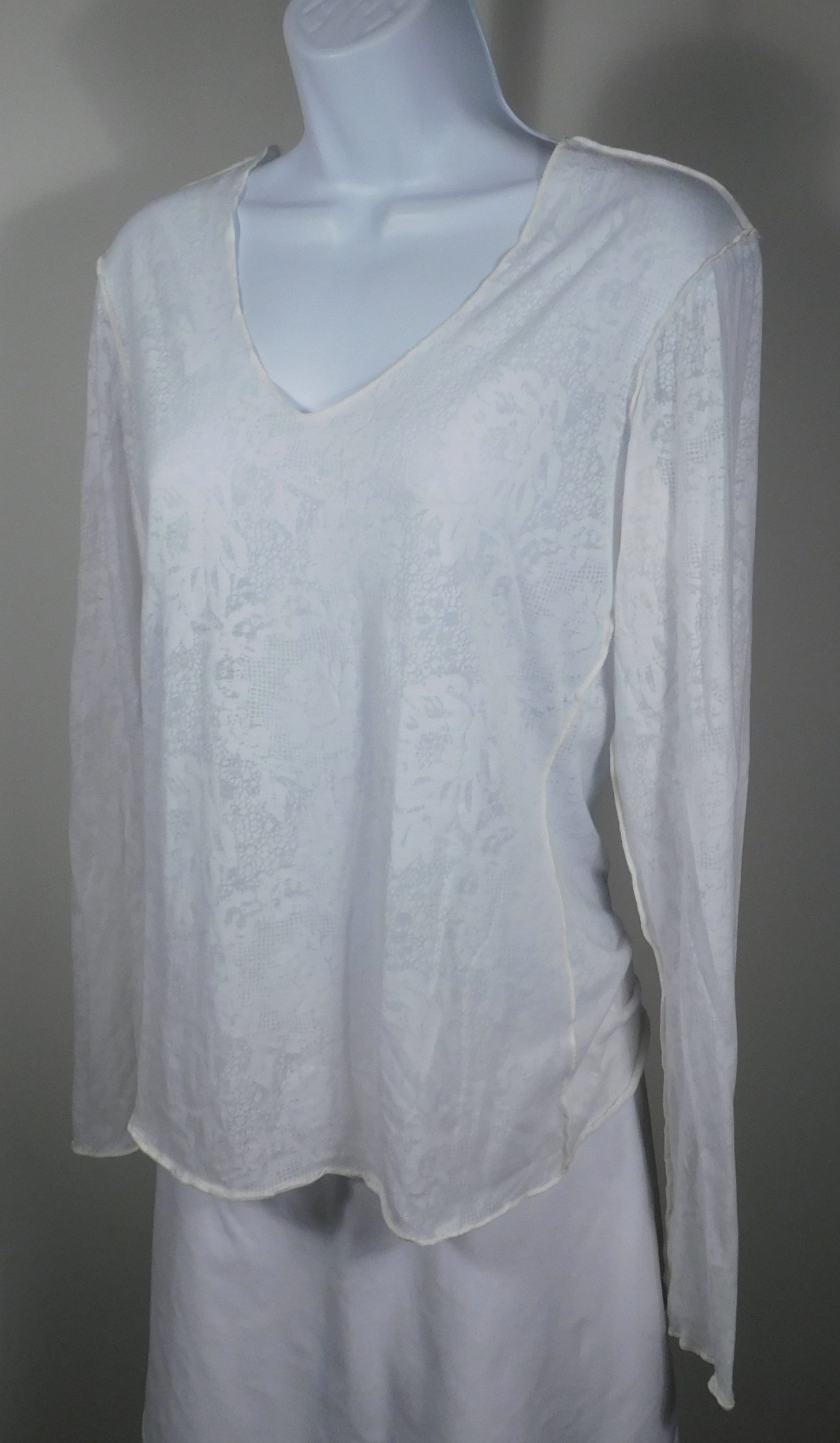 PETE COLLECTION Women's White Floral V- Neck Burn Out Cotton Blend Long Sleeved T-Shirt Top Sz M