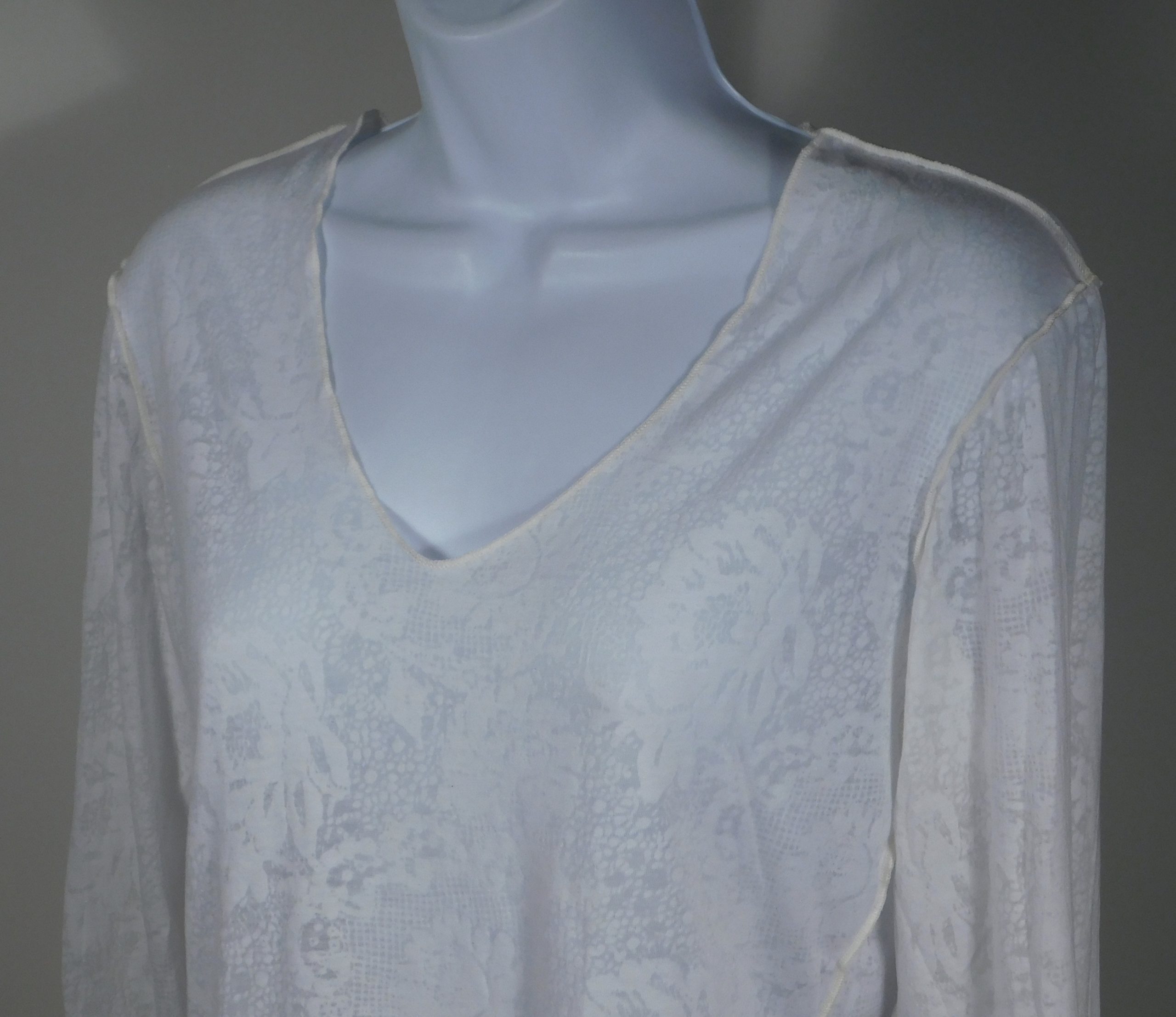 PETE COLLECTION Women's White Floral V- Neck Burn Out Cotton Blend Long Sleeved T-Shirt Top Sz M - Image 2