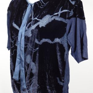 TINY BY ANTHROPOLOGIE Women's Navy Blue Velvet Front V-Neck Short Sleeved Blouse Sz XS