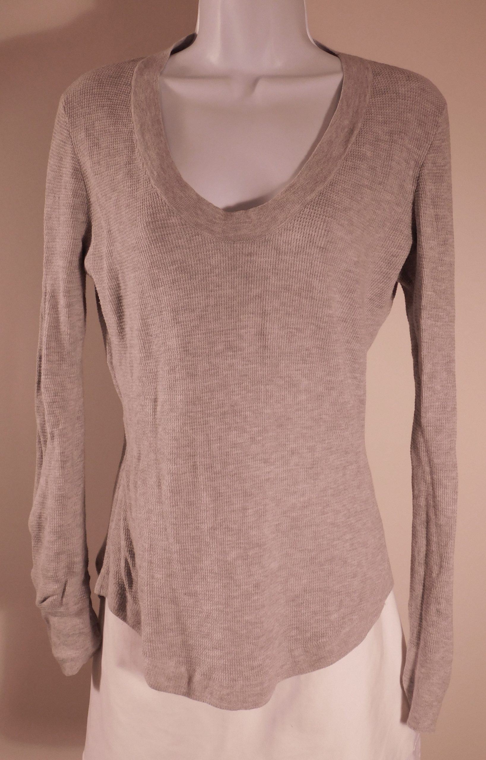 WHITE + WARREN Women's Gray Cotton Stretch Waffle Slim Stitch V-Neck Sweater Sz M ($176) - Image 4