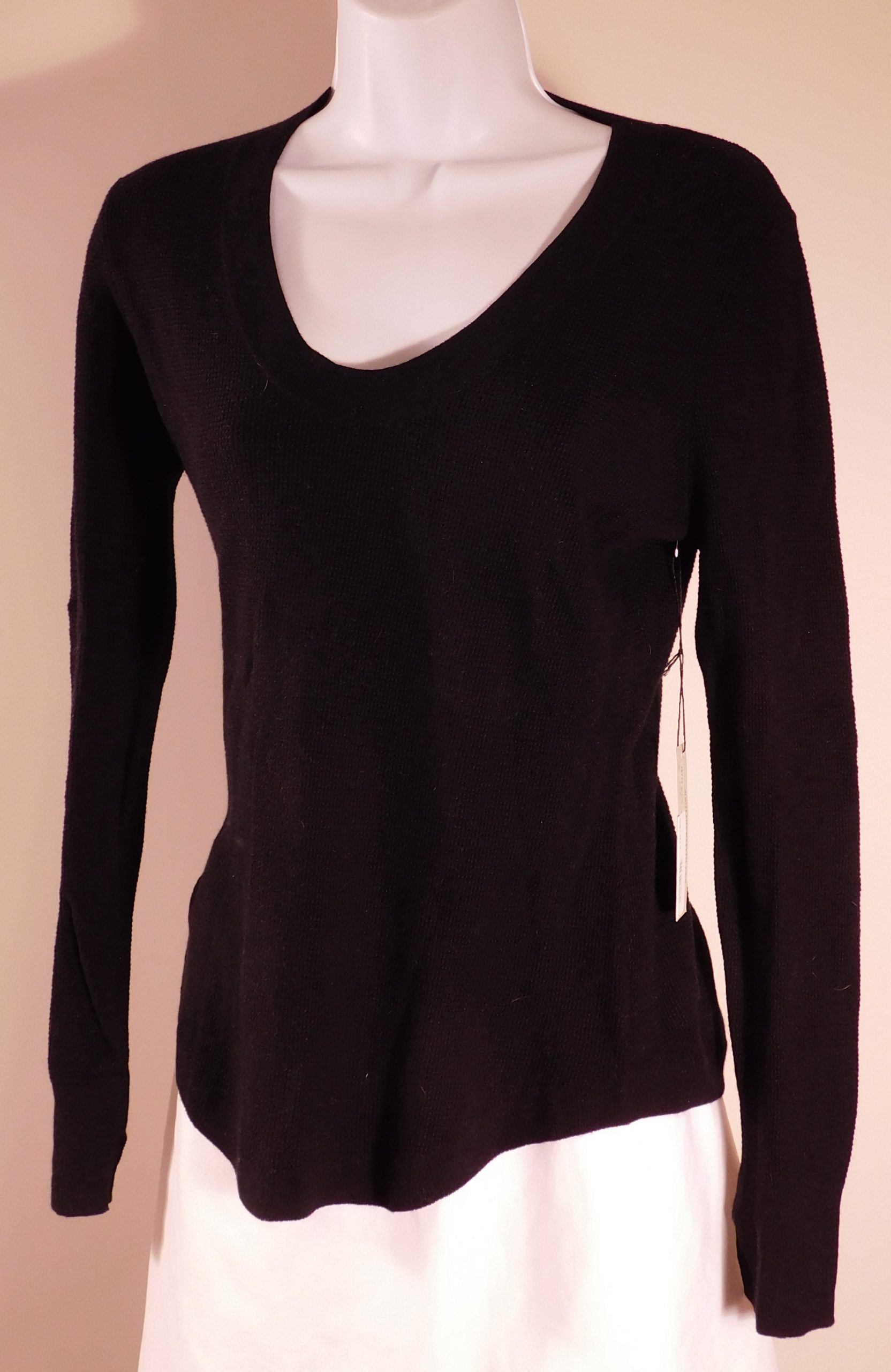WHITE + WARREN NWT Women's Black Cotton Stretch Waffle Slim Stitch V-Neck Sweater Sz M ($176) - Image 4