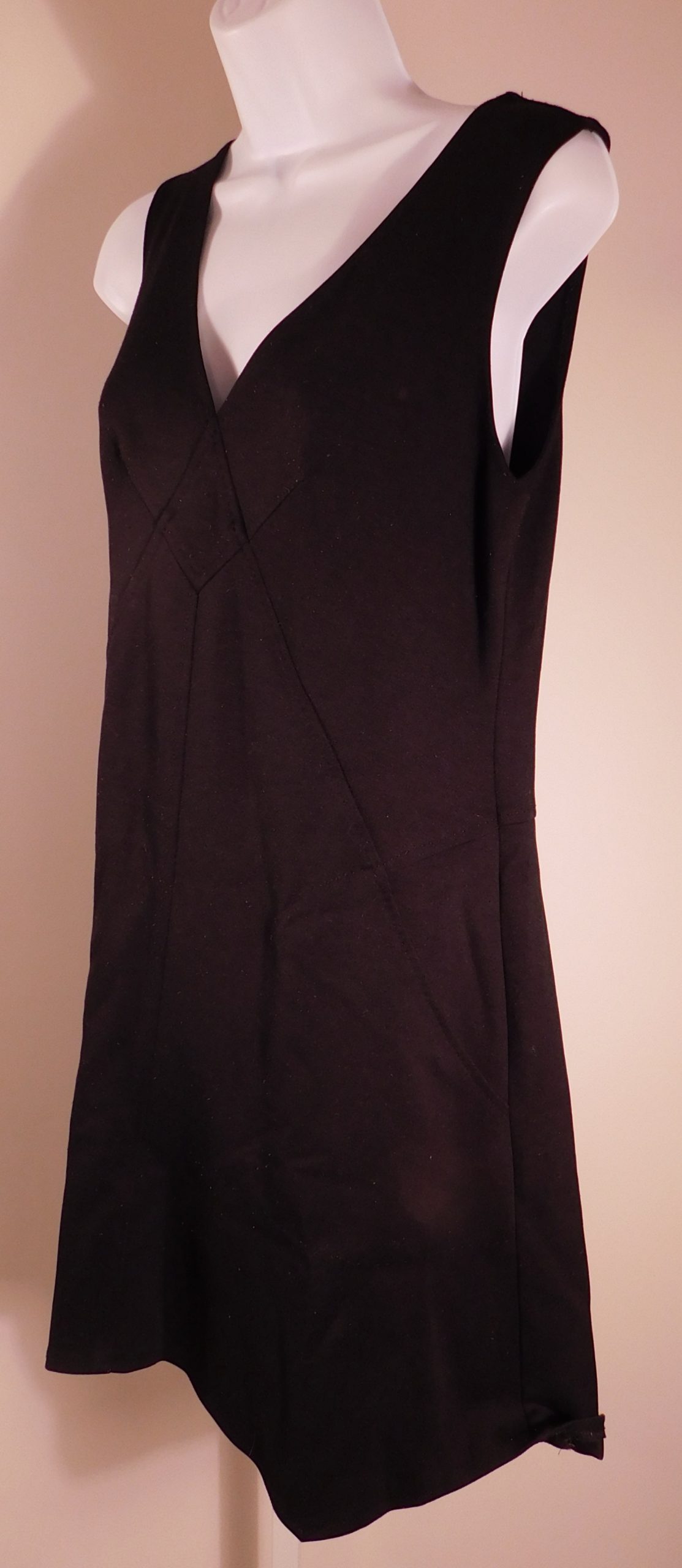 MAX STUDIO Women's Black V-Neck Sleeveless Knit Dress Sz 6