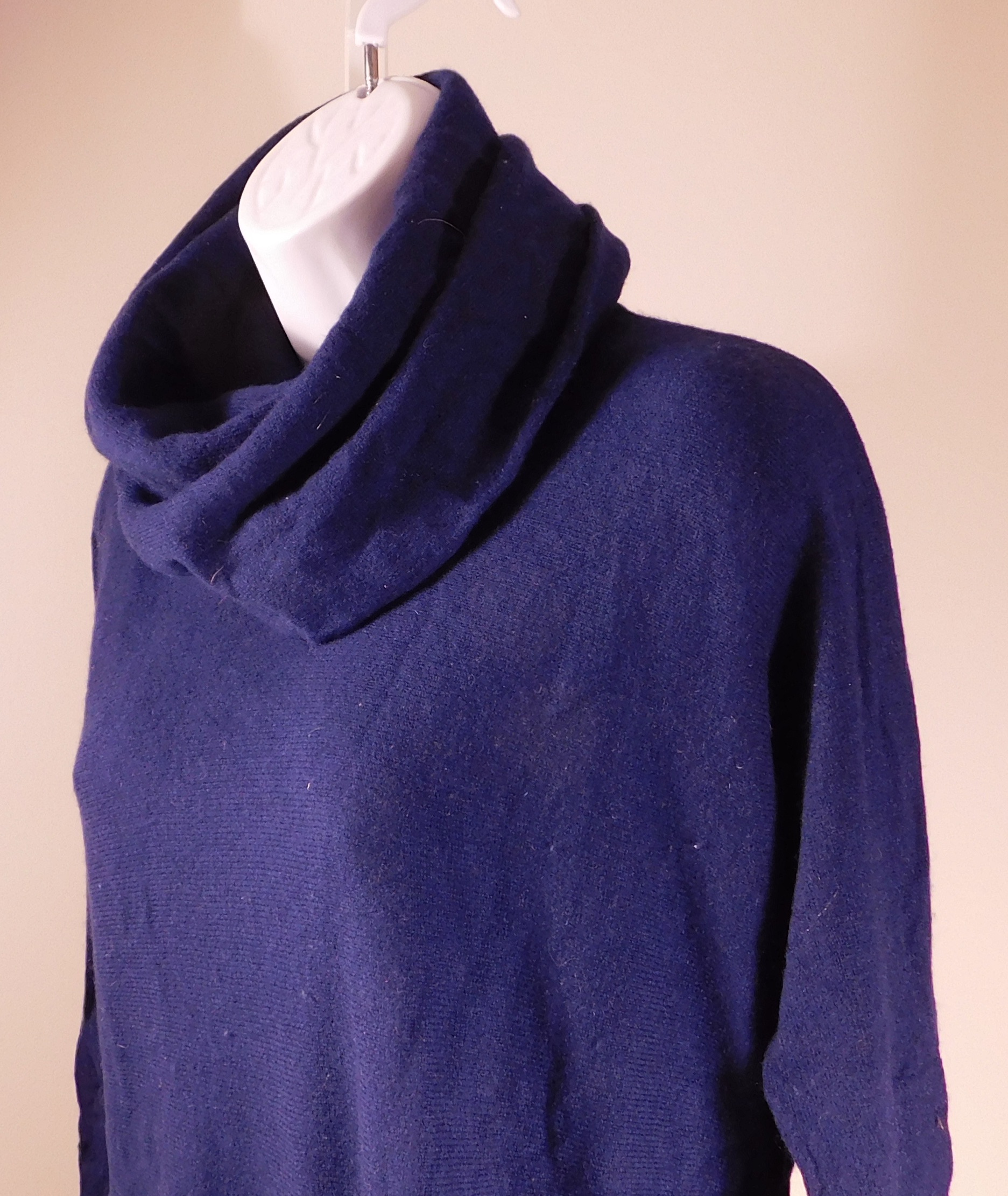 VINCE Women's Blue Cashmere Turtleneck Sweater Sz S/P - Image 3
