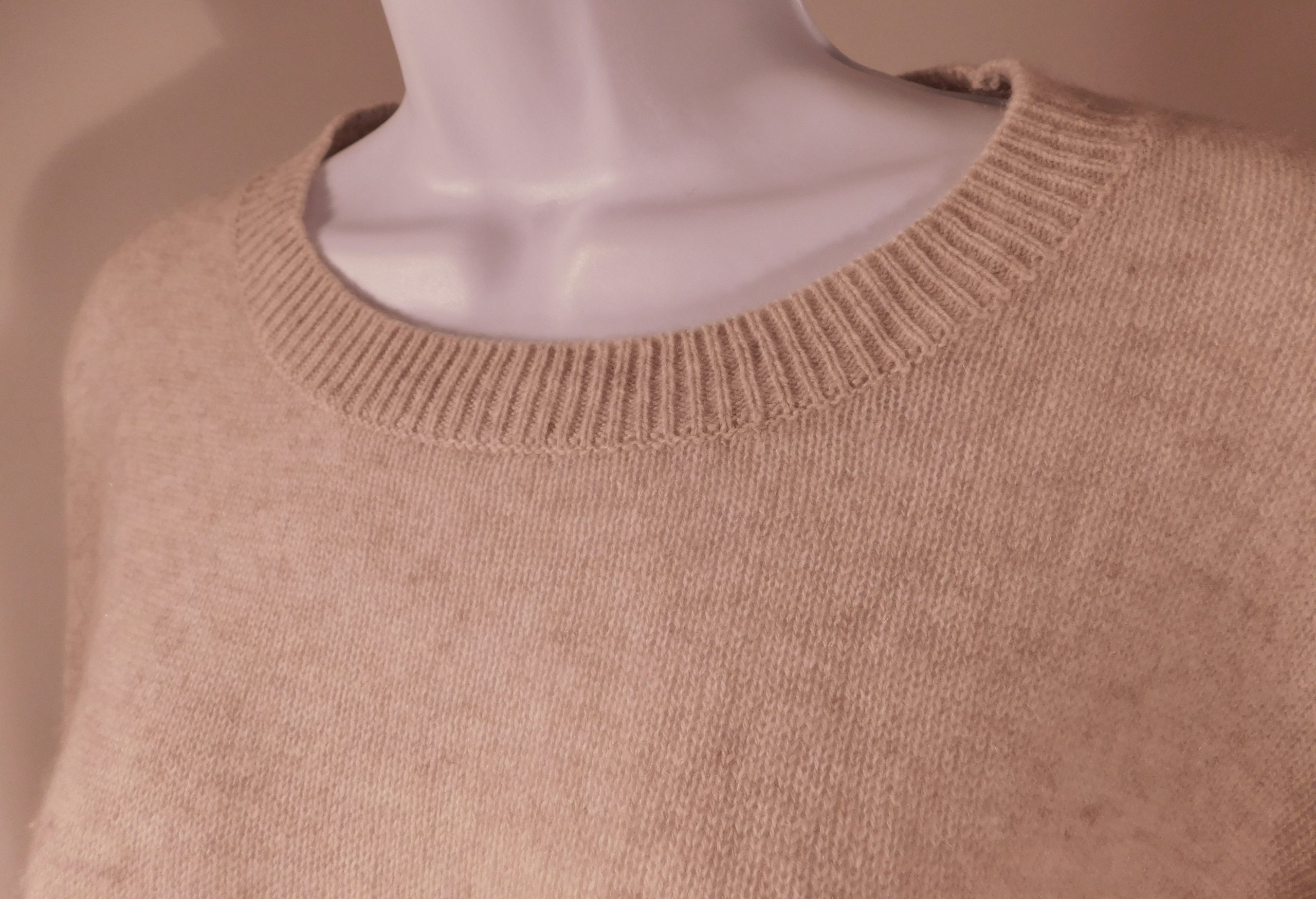 SUSS Women's Tan W Contrast Elbow Patch Long Sleeve Scoop Neck Cashmere Sweater Sz 1 ($595) - Image 3