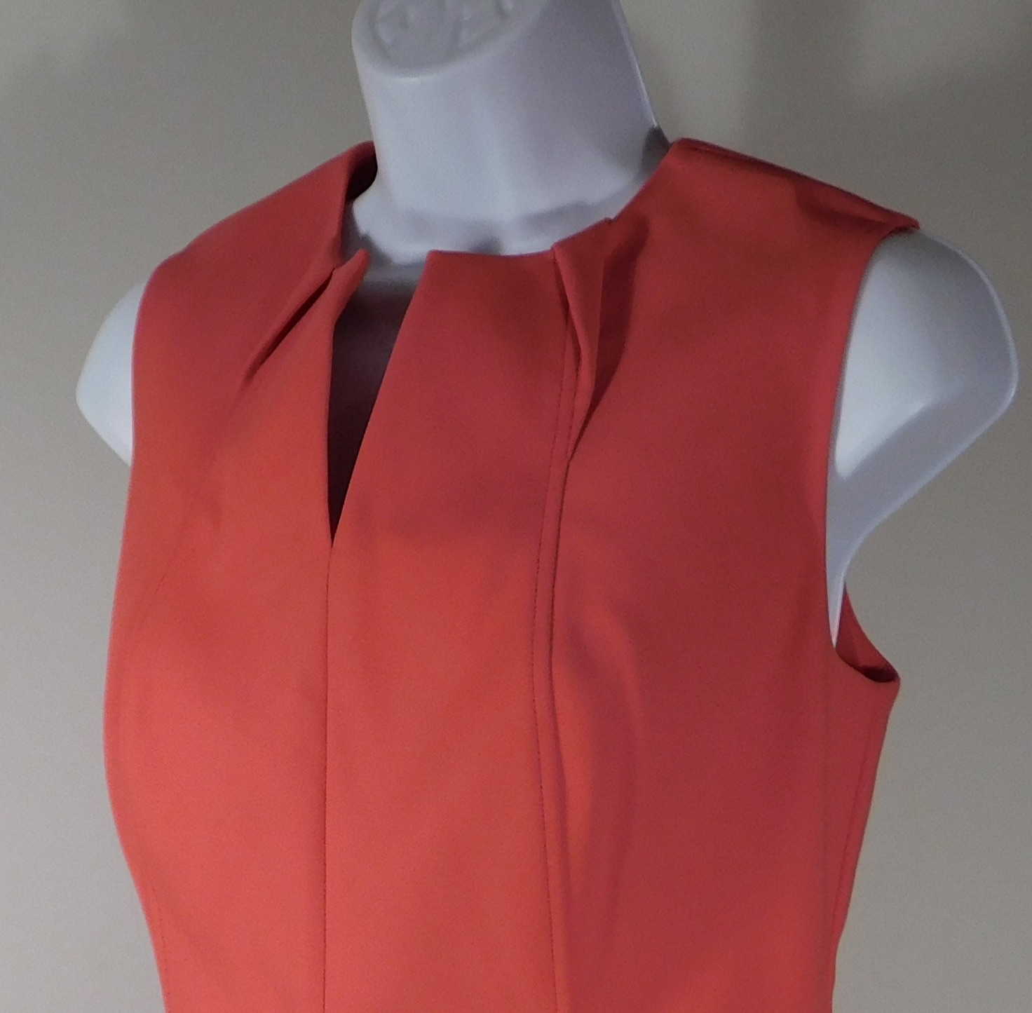 ST JOHN Women's Poppy Red Sleeveless Sheath Dress Sz 6 ($1295) - Image 3