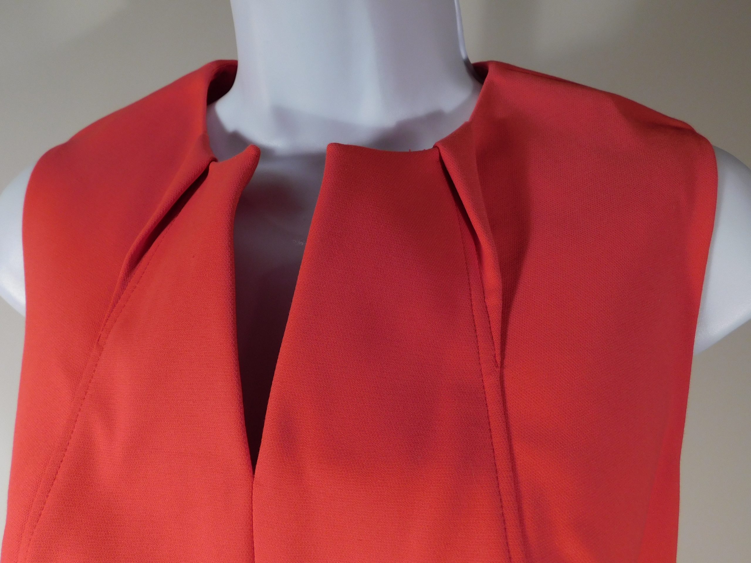 ST JOHN Women's Poppy Red Sleeveless Sheath Dress Sz 6 ($1295) - Image 5