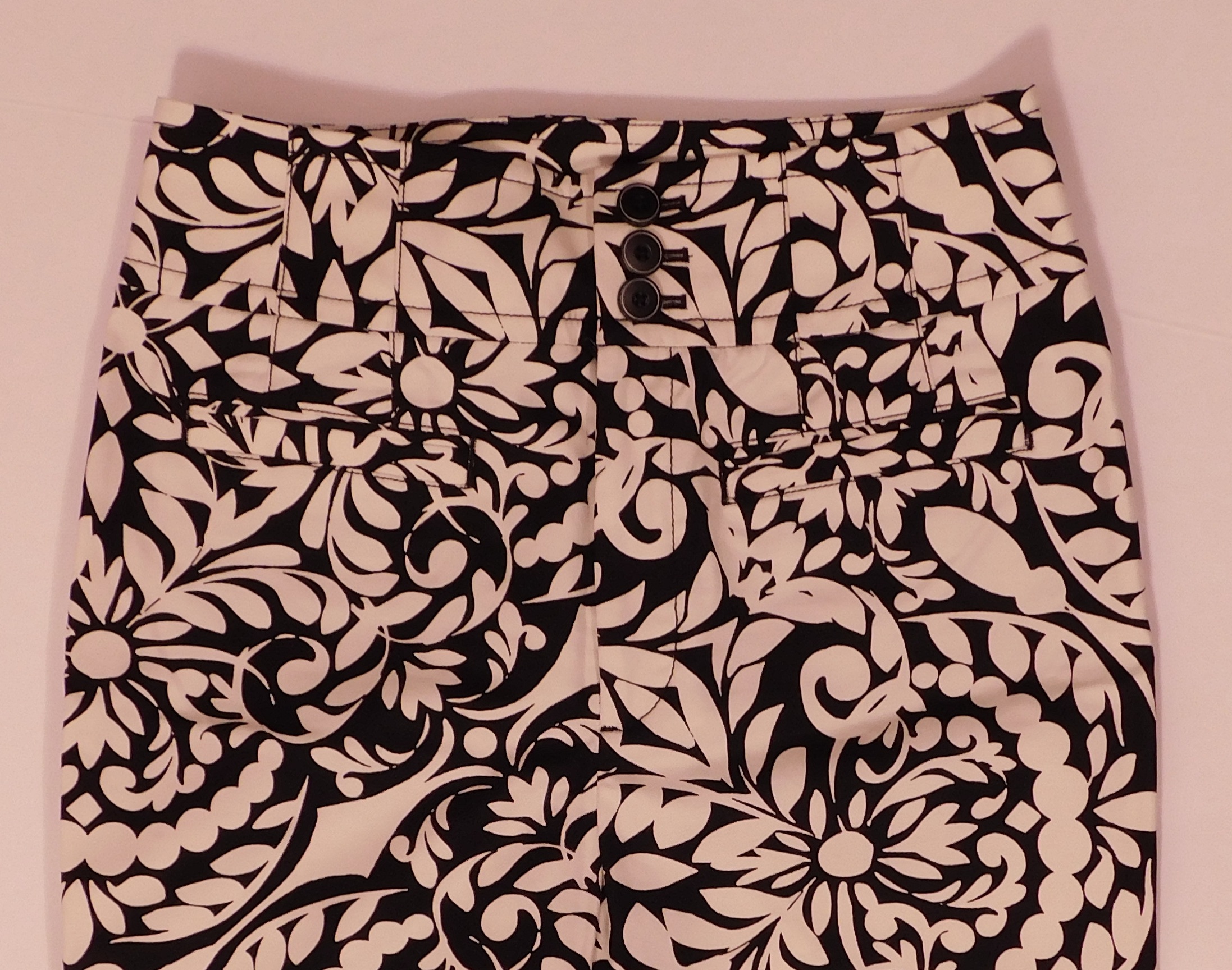 MAEVE BY ANTHROPOLOGIE Women's Black White Floral Cotton Stretch Cropped Pant Sz 4 - Image 4
