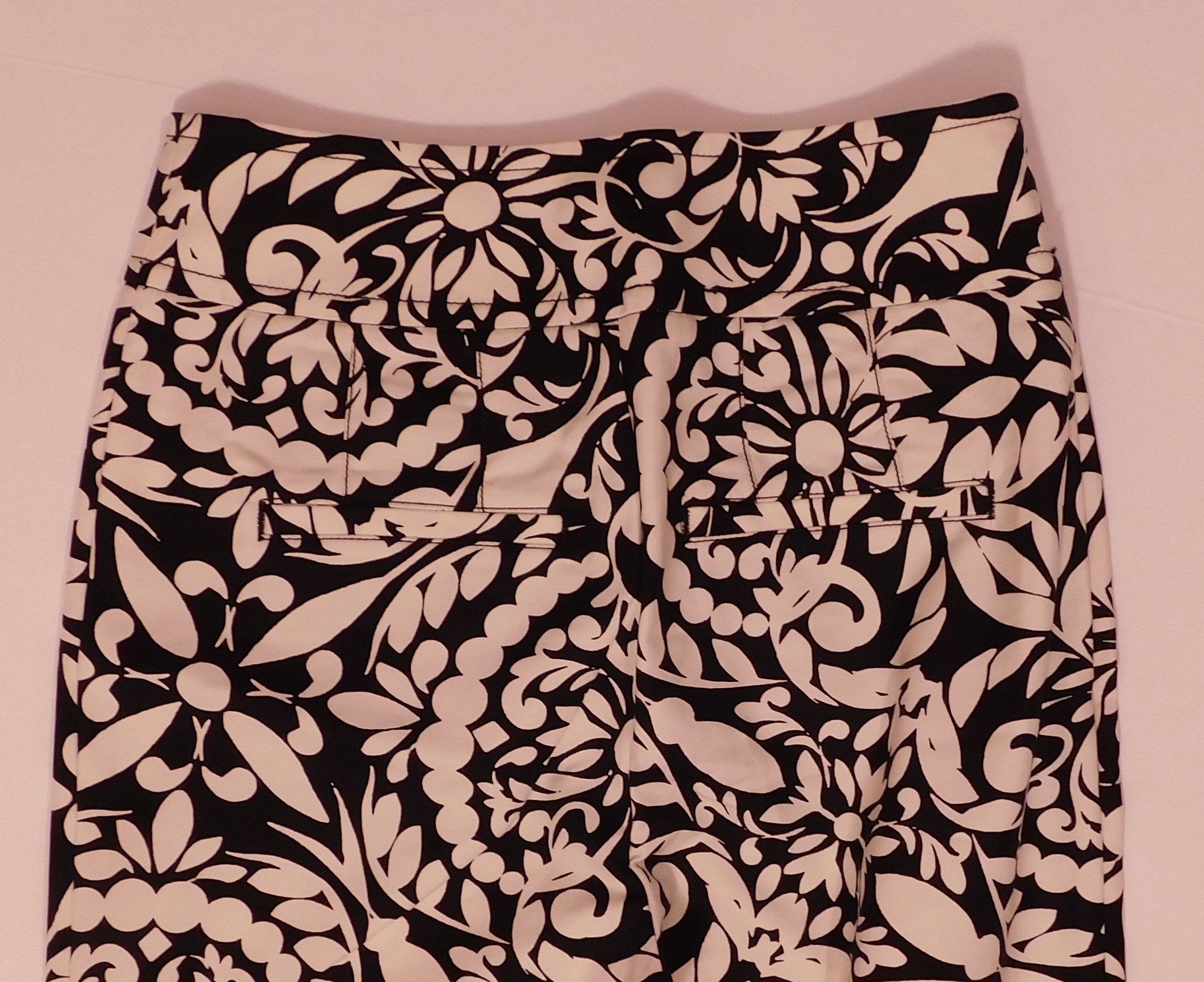 MAEVE BY ANTHROPOLOGIE Women's Black White Floral Cotton Stretch Cropped Pant Sz 4 - Image 6