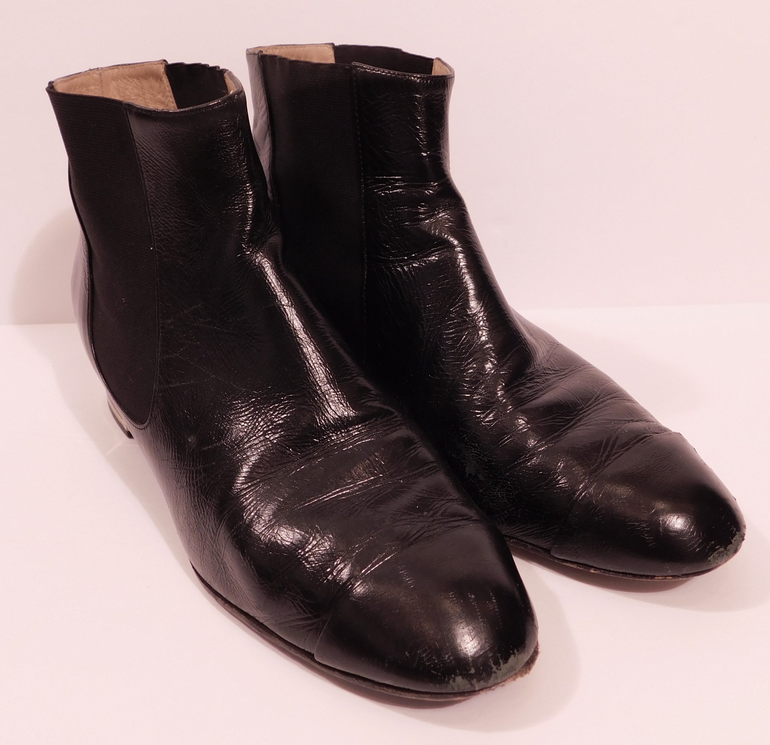 CHANEL Women's Black Interlocking CC Logo Pull On Chelsea Boot Sz 39 - Image 3