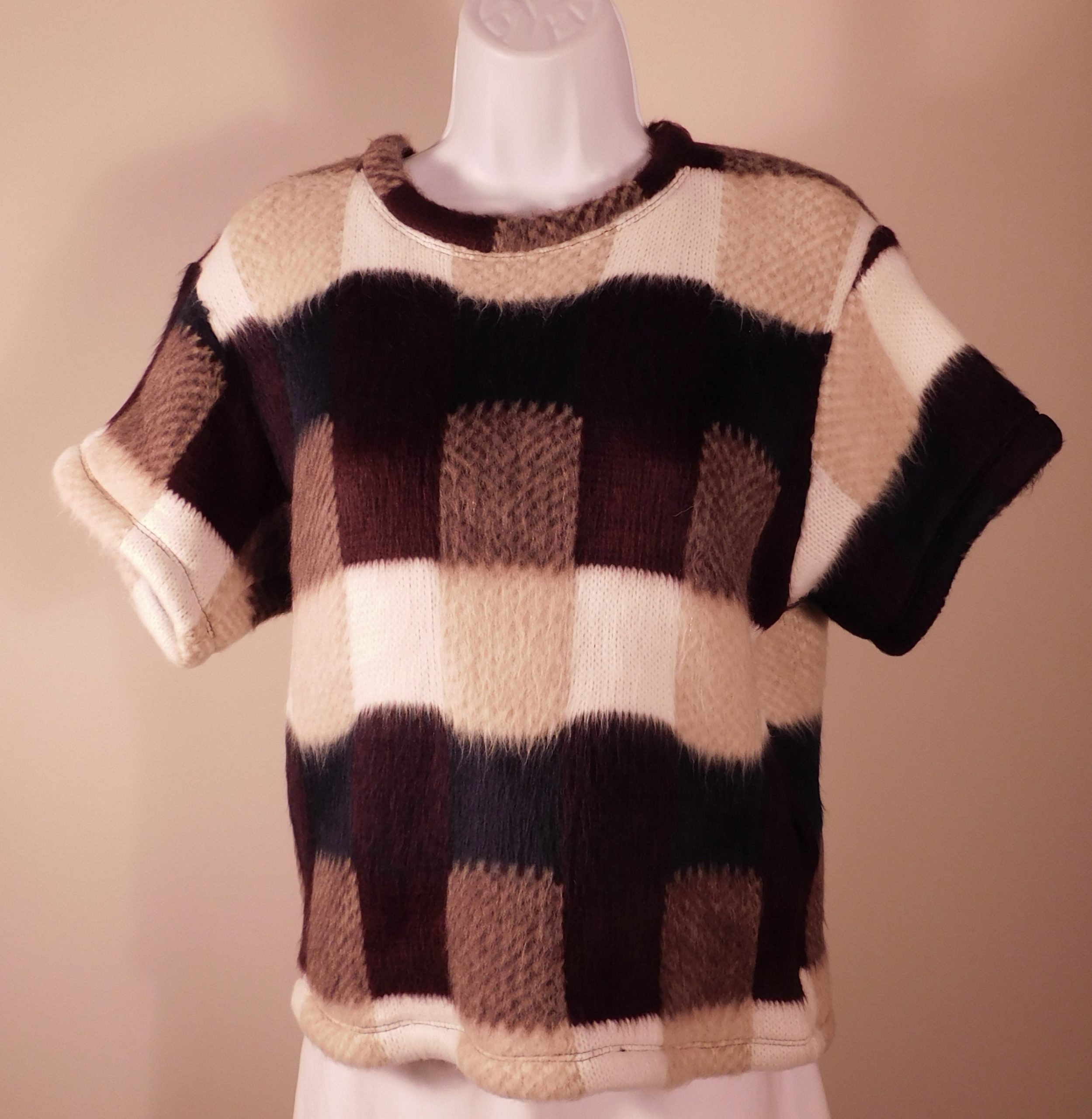 HACHE NWT Women's Brown Ivory Plaid Short Sleeve Scoop Neck Soft Knit Sweater Sz 42 - Image 4