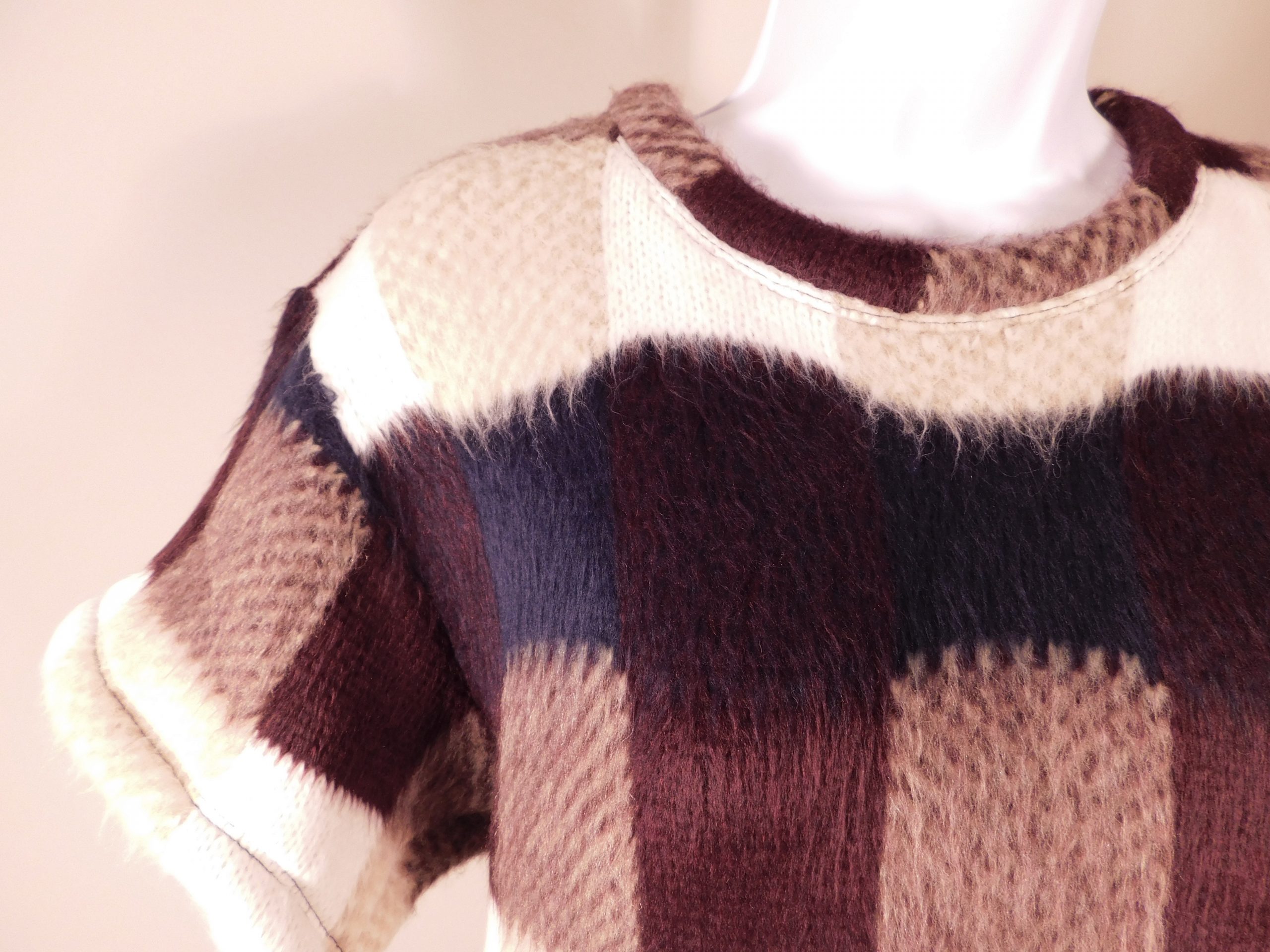 HACHE NWT Women's Brown Ivory Plaid Short Sleeve Scoop Neck Soft Knit Sweater Sz 42 - Image 5