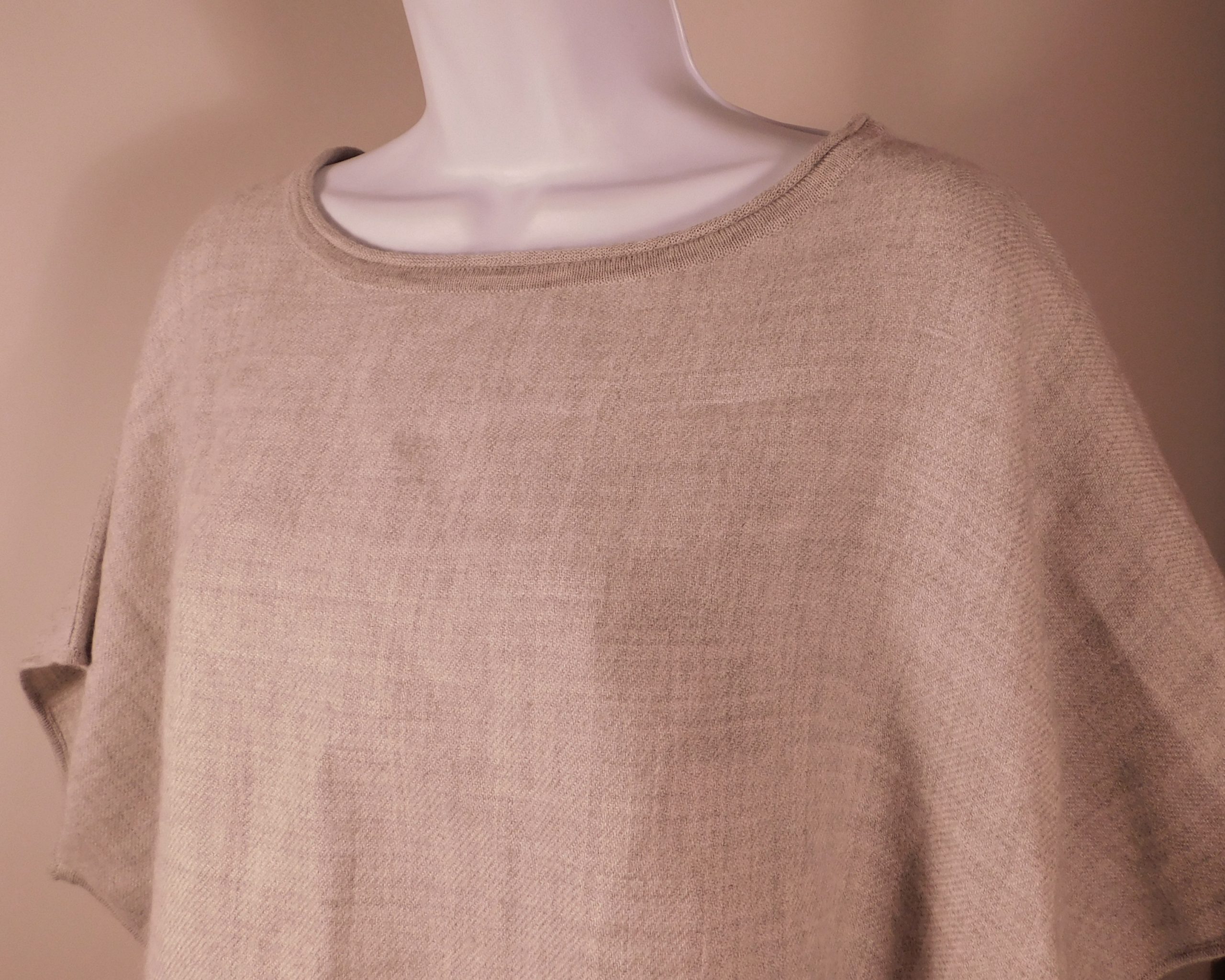 CUYANA Women's Light Heather Gray Short Sleeve Boxy Scoop Neck Baby Alpaca Soft Knit Sweater Sz OS - Image 3