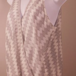 ELLIE KAI Women's White Gray Print Sleeveless V- Neck Snap Front Silk Blouse Sz 6