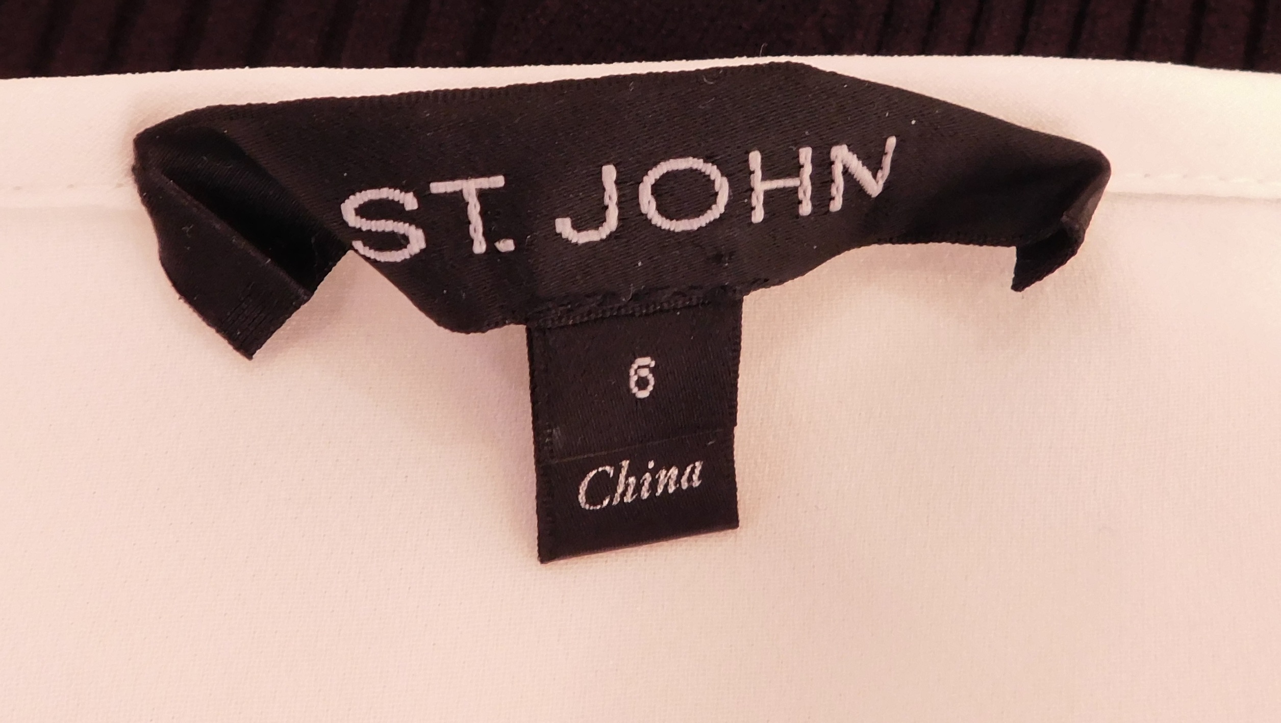 ST JOHN Women's Ivory W Black Top Stitching V-Neck W Tie Silk Tunic Blouse Sz 6 - Image 7