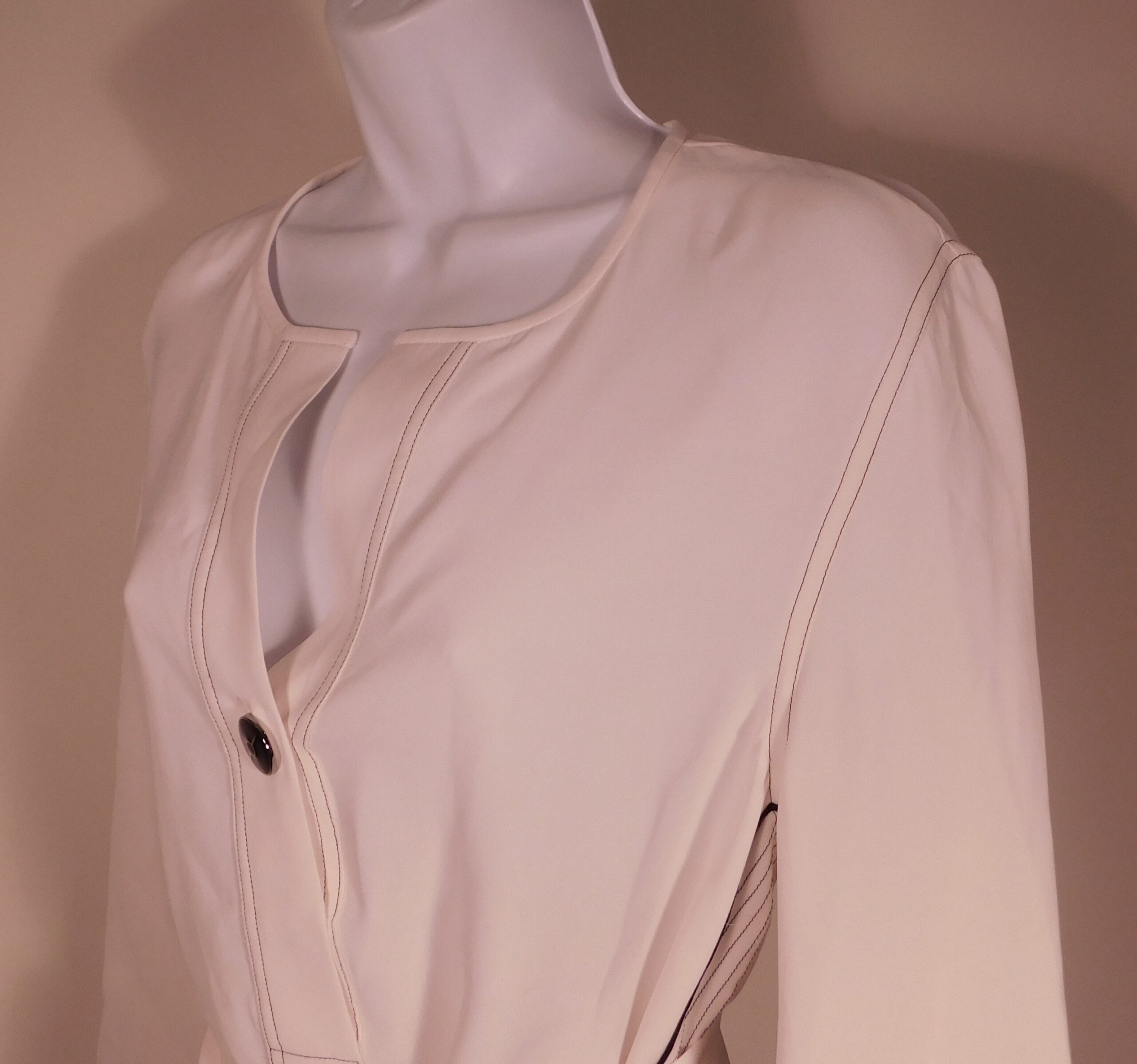 ST JOHN Women's Ivory W Black Top Stitching V-Neck W Tie Silk Tunic Blouse Sz 6 - Image 3