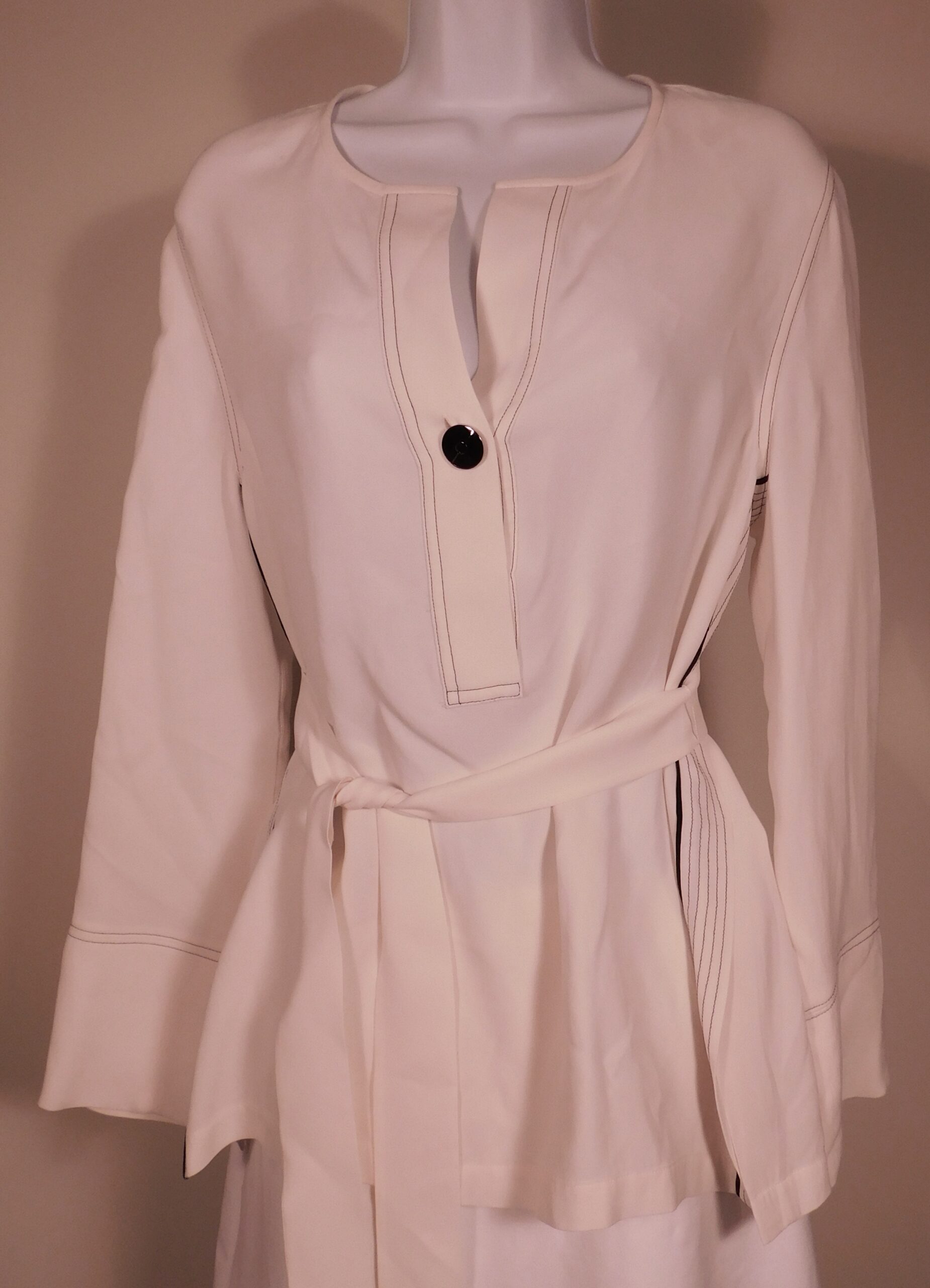 ST JOHN Women's Ivory W Black Top Stitching V-Neck W Tie Silk Tunic Blouse Sz 6 - Image 5