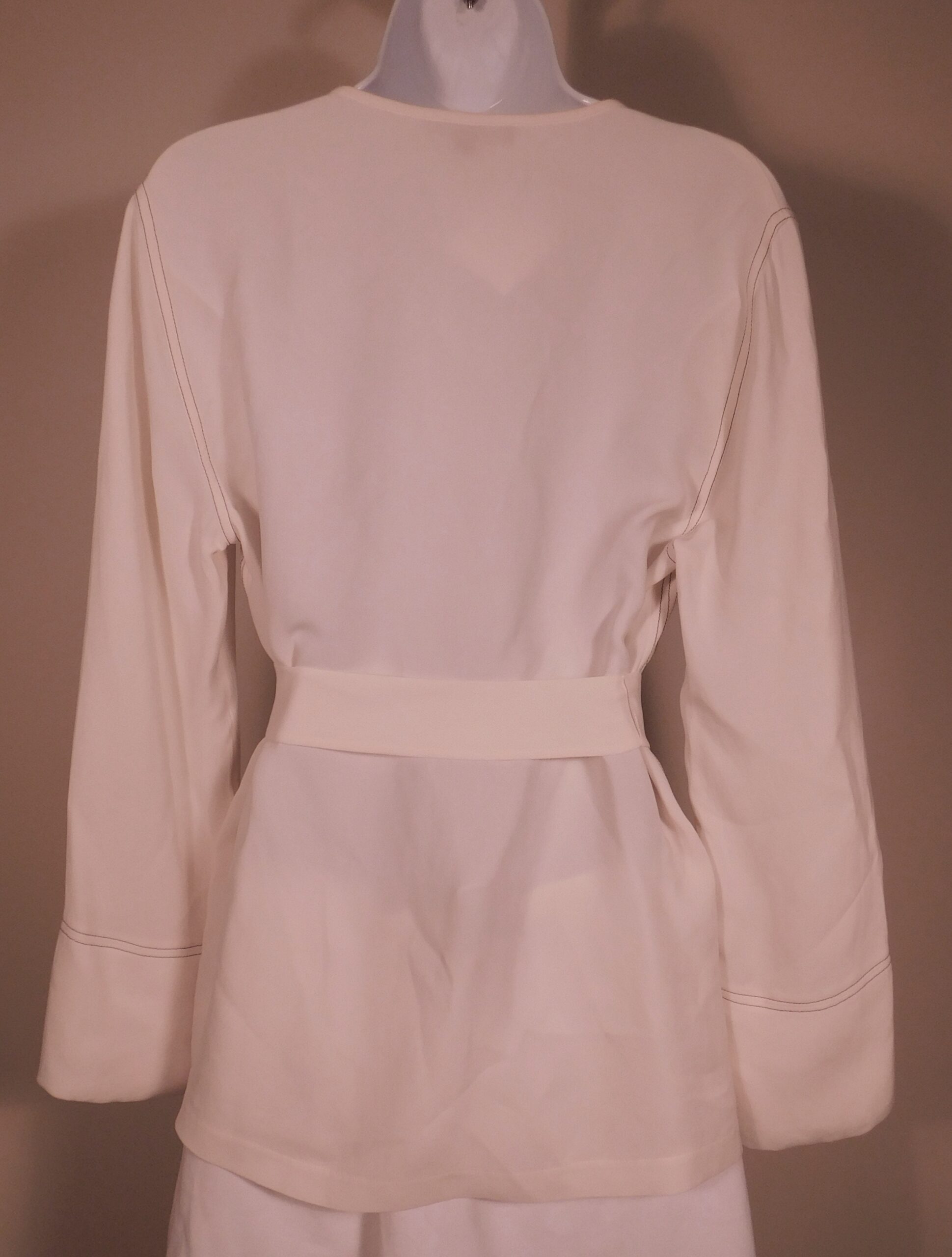 ST JOHN Women's Ivory W Black Top Stitching V-Neck W Tie Silk Tunic Blouse Sz 6 - Image 6