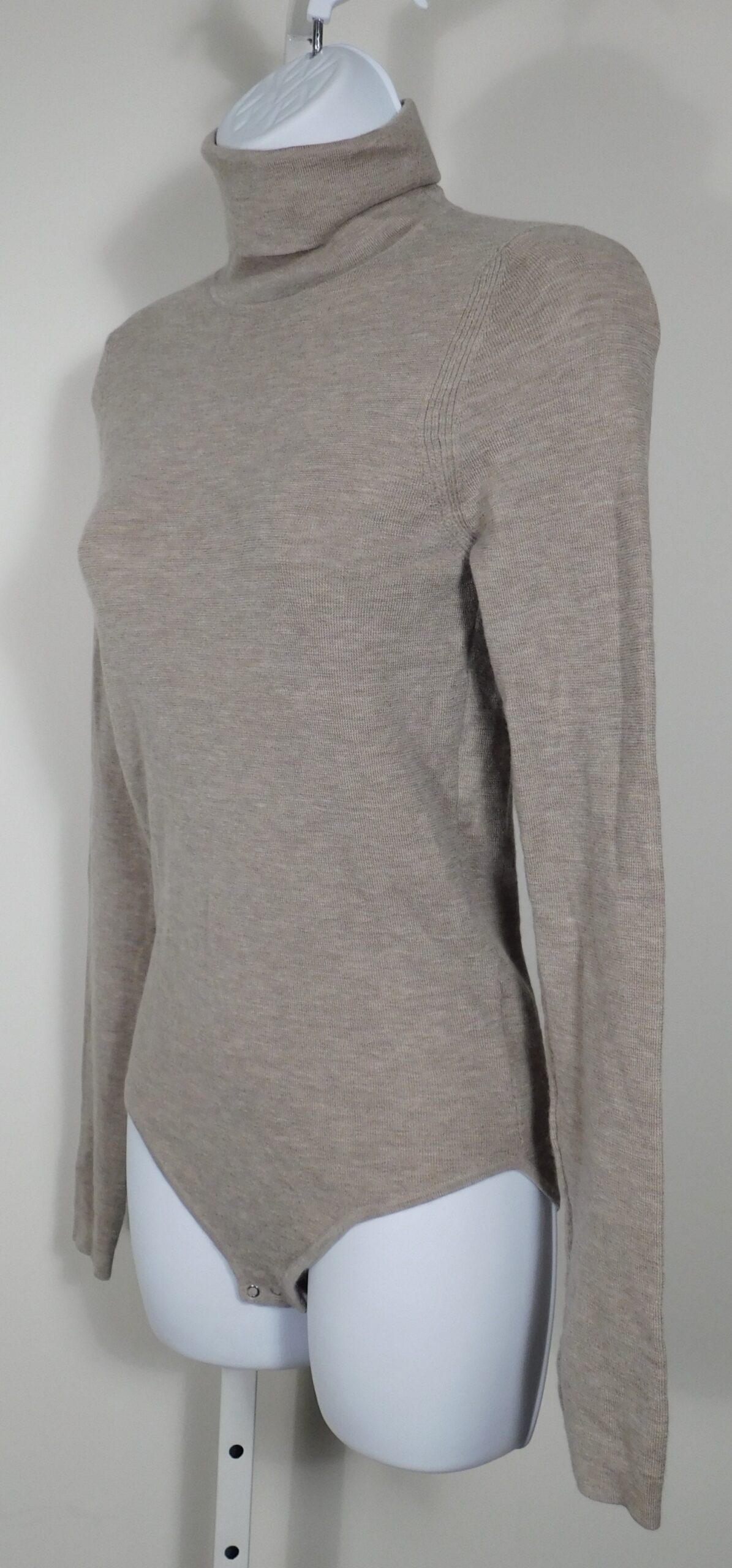 NAKED CASHMERE Women's Beige Cashmere Aurora Turtleneck Bodysuit Sweater Sz M ($300)