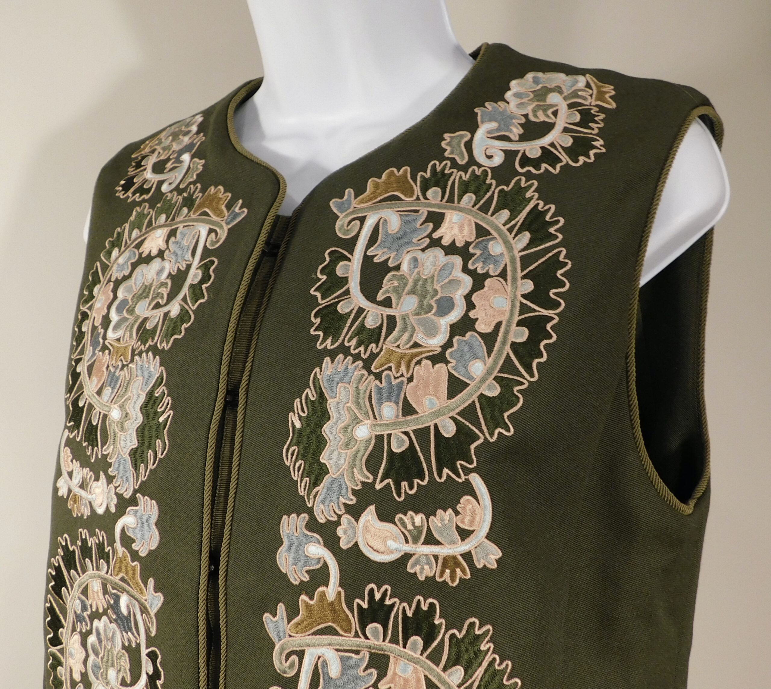VILSHENKO Women's Green Embroidered Sleeveless Aerin Wool Waistcoat Coat Sz 10 (US6) ($1700) - Image 3