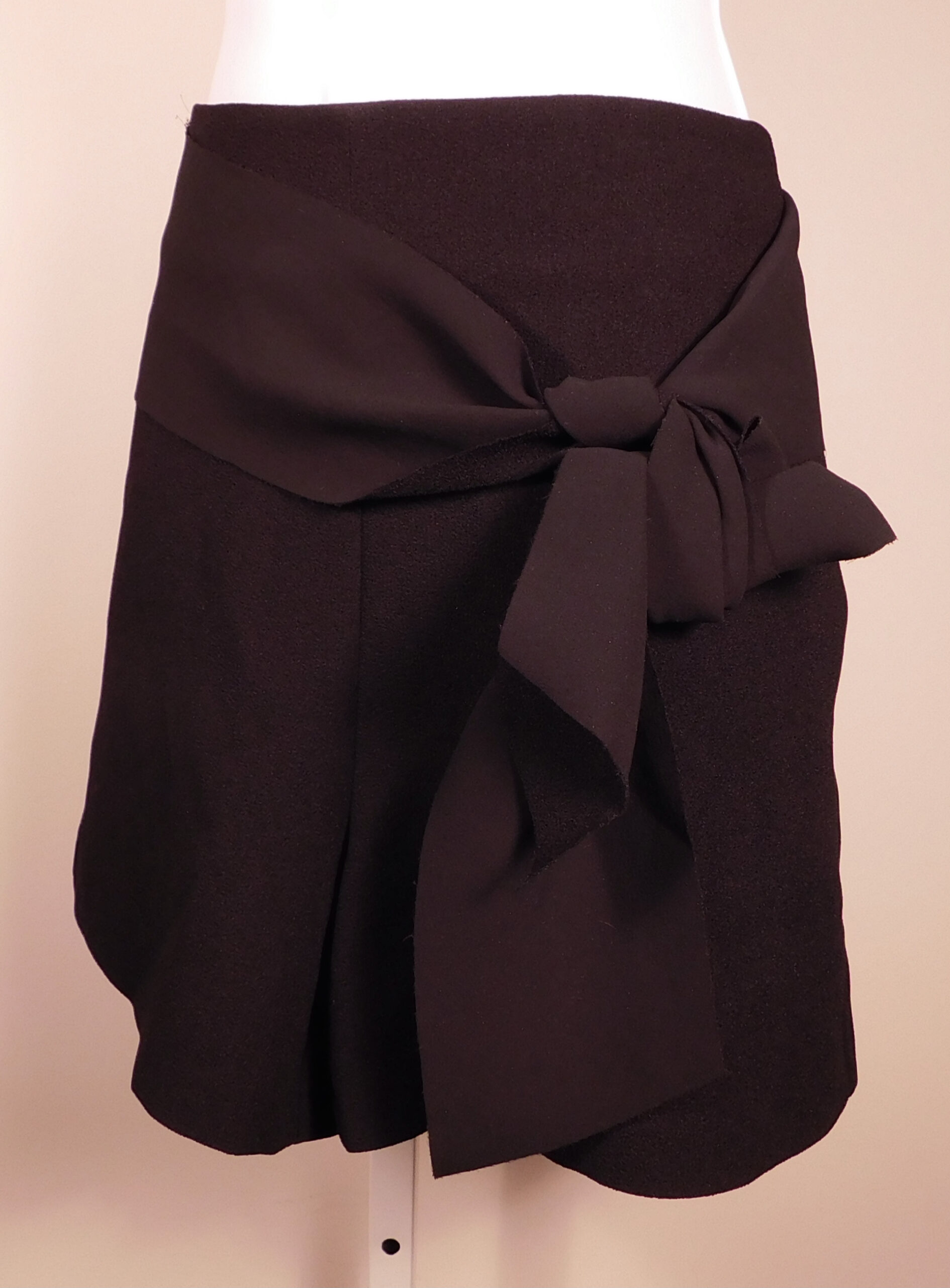 TOPSHOP Women's Black Flat Front Attached Waist Tie Shorts Sz 6