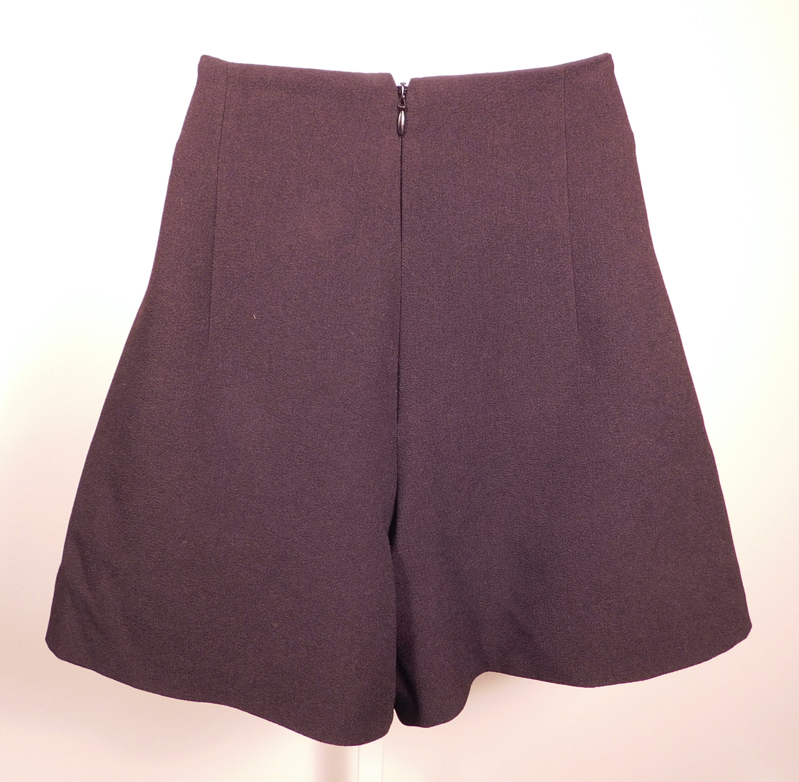 TOPSHOP Women's Black Flat Front Attached Waist Tie Shorts Sz 6 - Image 4