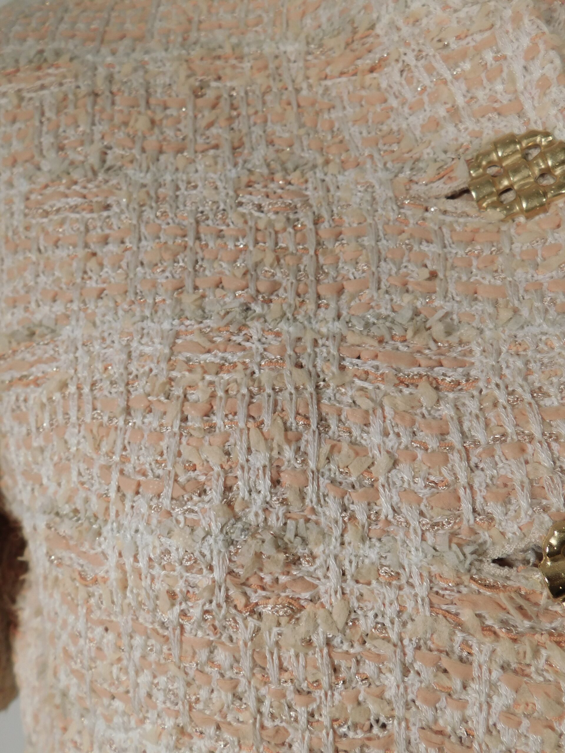 ST JOHN Women's Peach Tweed Mandarine Collar Short Sleeve Gold Tone Hardware Cropped Blazer Sz 6 - Image 5