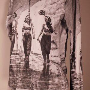 MOUNTAIN CHALET Vintage Collection NWOT Women's Gray Ski Graphic Long Sleeve Scoop Neck T-Shirt Blouse Sz M