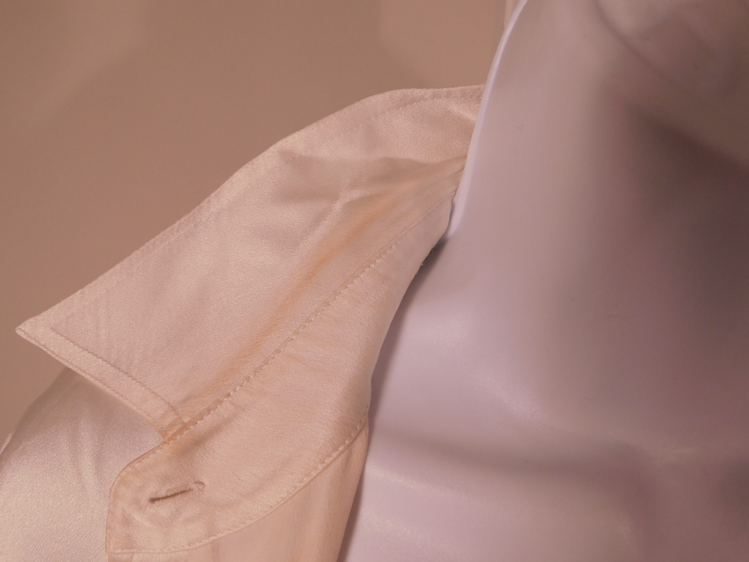 VINCE Women's Ivory Long Sleeve Button Front Silk Blouse Sz S - Image 6