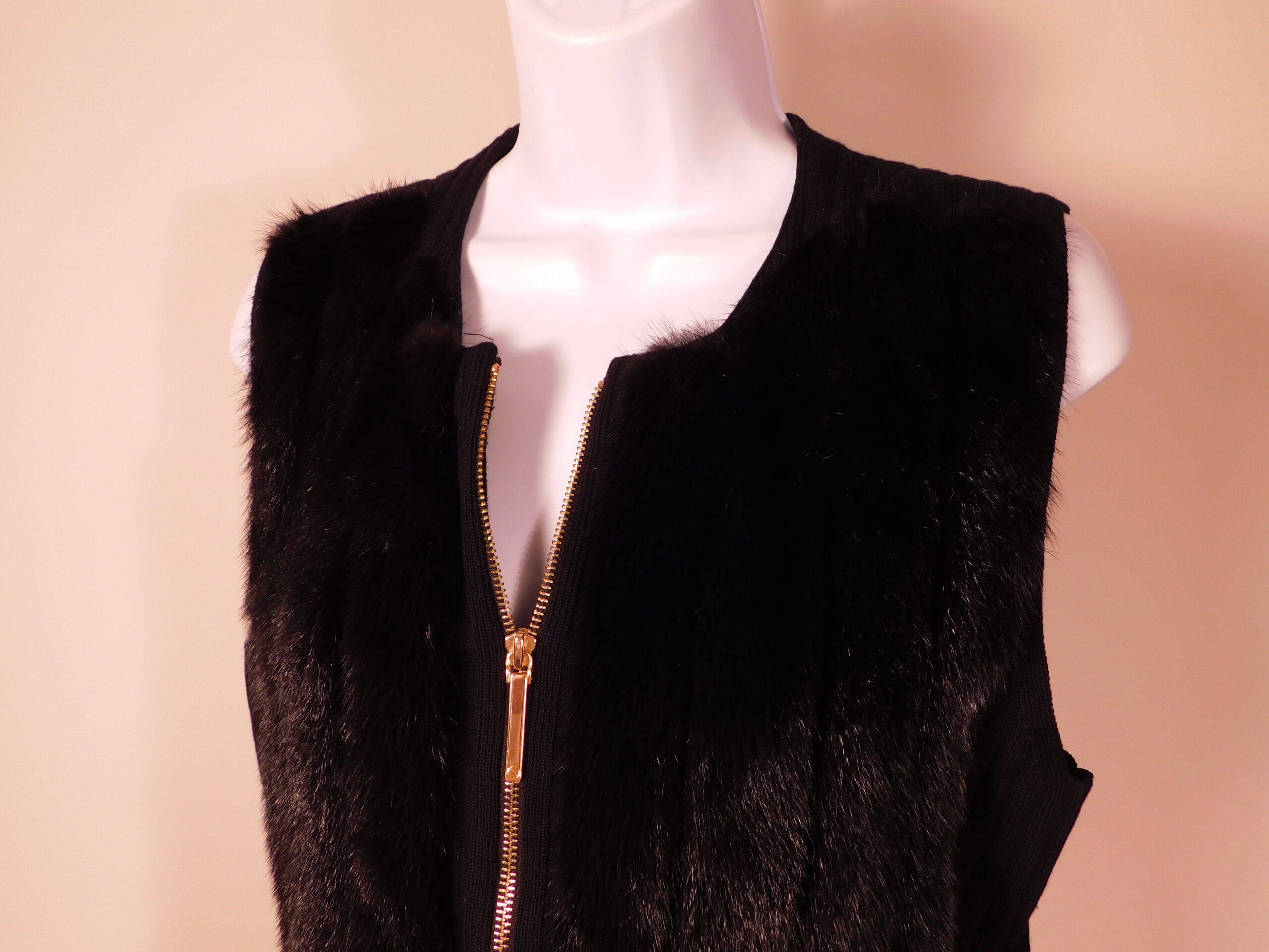 TORY BURCH Women's Black Fur Front Wool Knit Back Zip Front Vest Sz M - Image 4