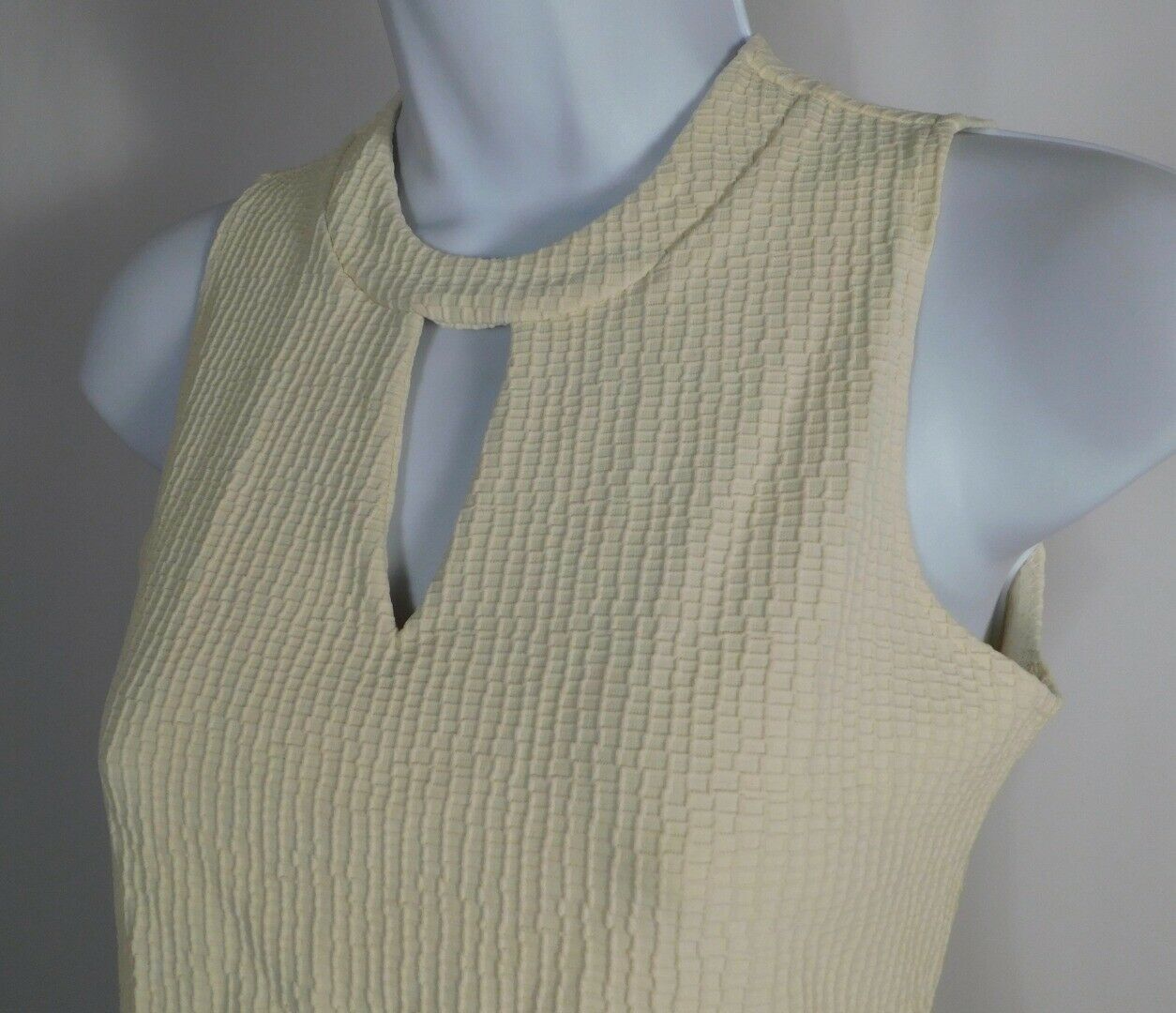 ANDRIA LIEU COLLECTION Women's Cream Knit Sleeveless Scoop Neck Blouse Sz S - Image 4