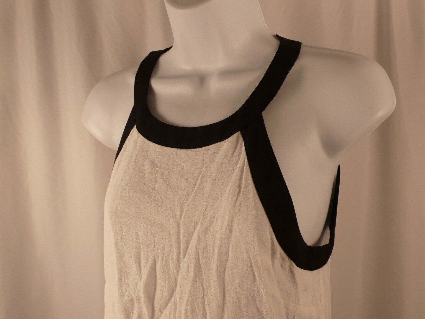AQUA Women's Ivory With Black Trim Petal Front Halter Blouse Sz M - Image 4