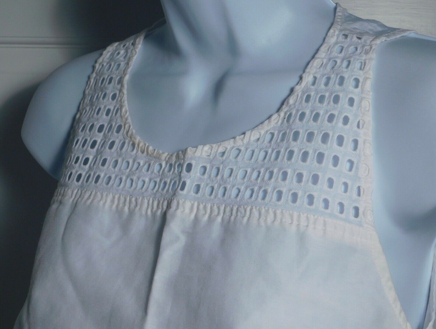 CHELSEA28 Women's White Cotton Silk Sleeveless Eyelet Trim Tunic Blouse Sz S - Image 5