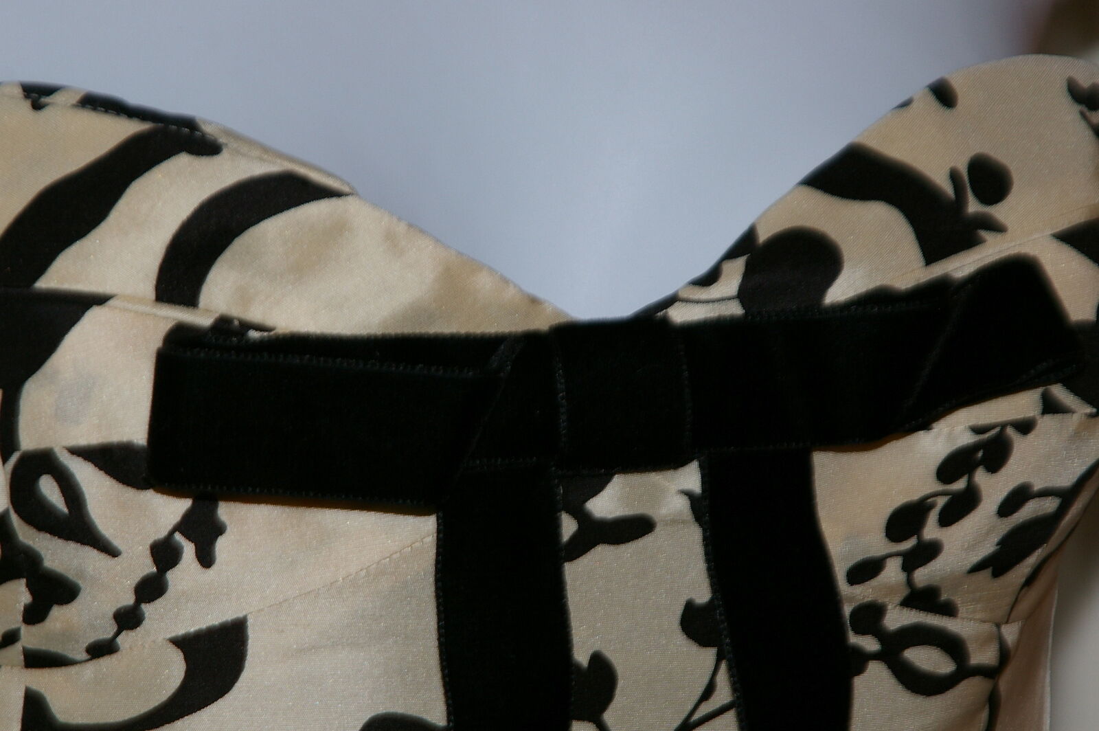 TIBI Black & Ivory Floral Silk Strapless Dress Black Velvet Bow Sz 4 - Image 4