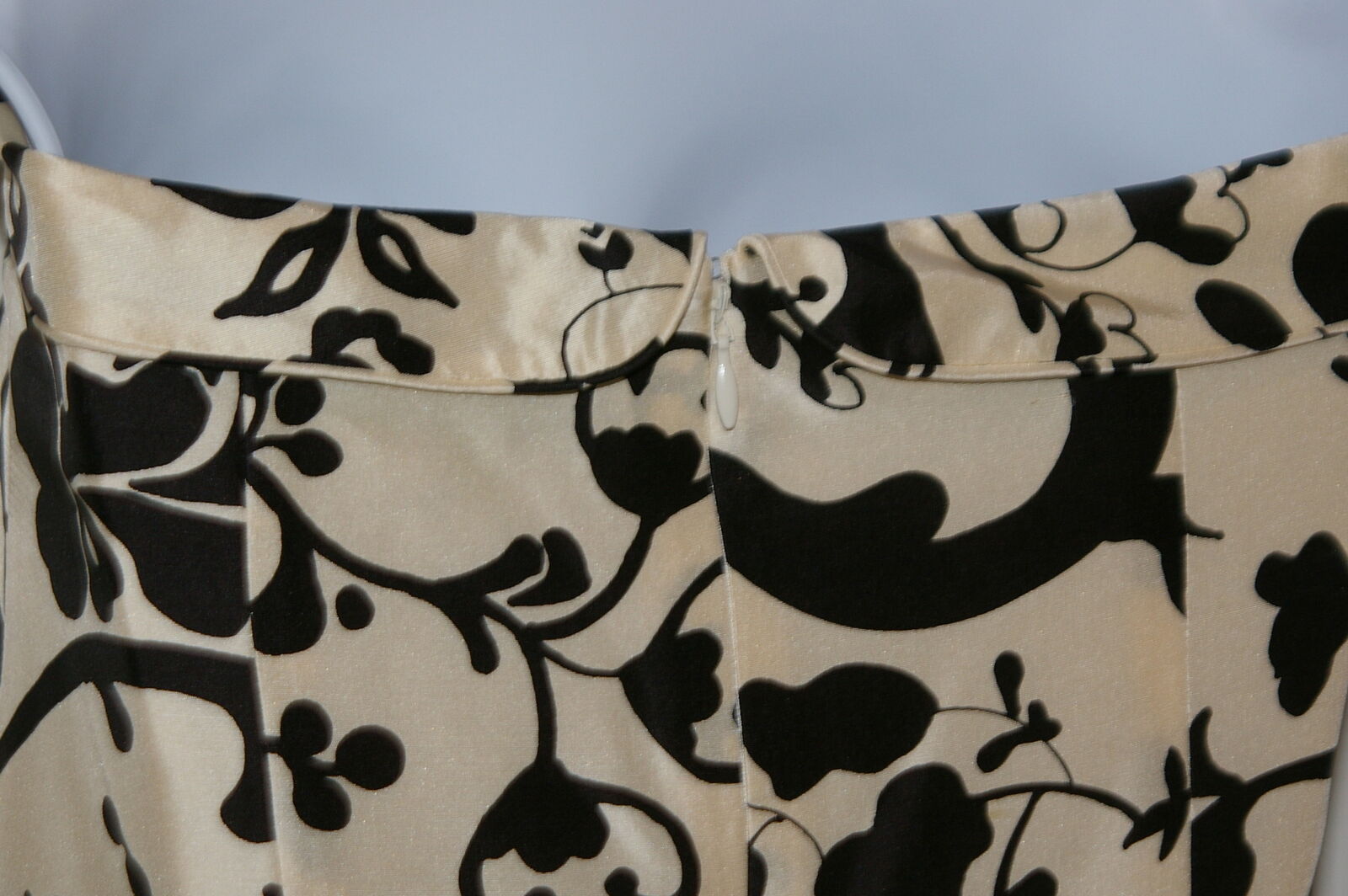 TIBI Black & Ivory Floral Silk Strapless Dress Black Velvet Bow Sz 4 - Image 6