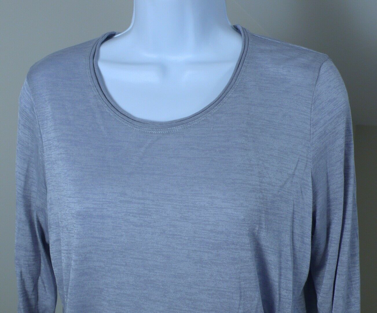 VINCE Women's Metallic Silver Thin Knit Rolled Neck Long Sleeved Sweater Sz M - Image 3