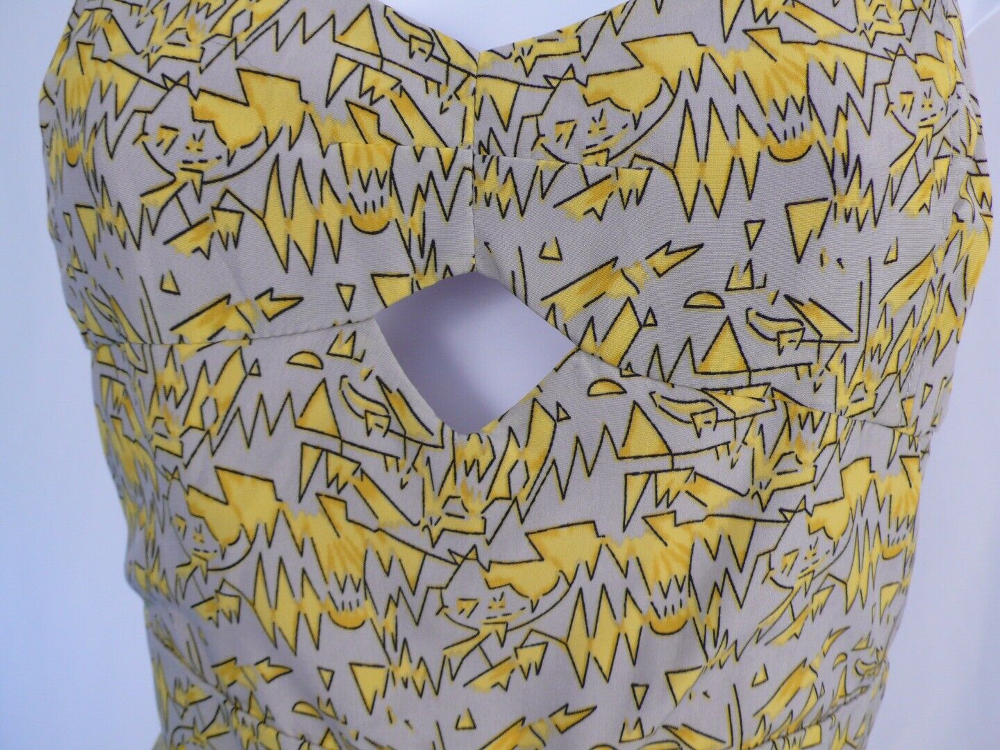 LUCCA COUTURE NWT Gray & Yellow Print Spaghetti Strap Exposed Back Zip Dress SzS - Image 3