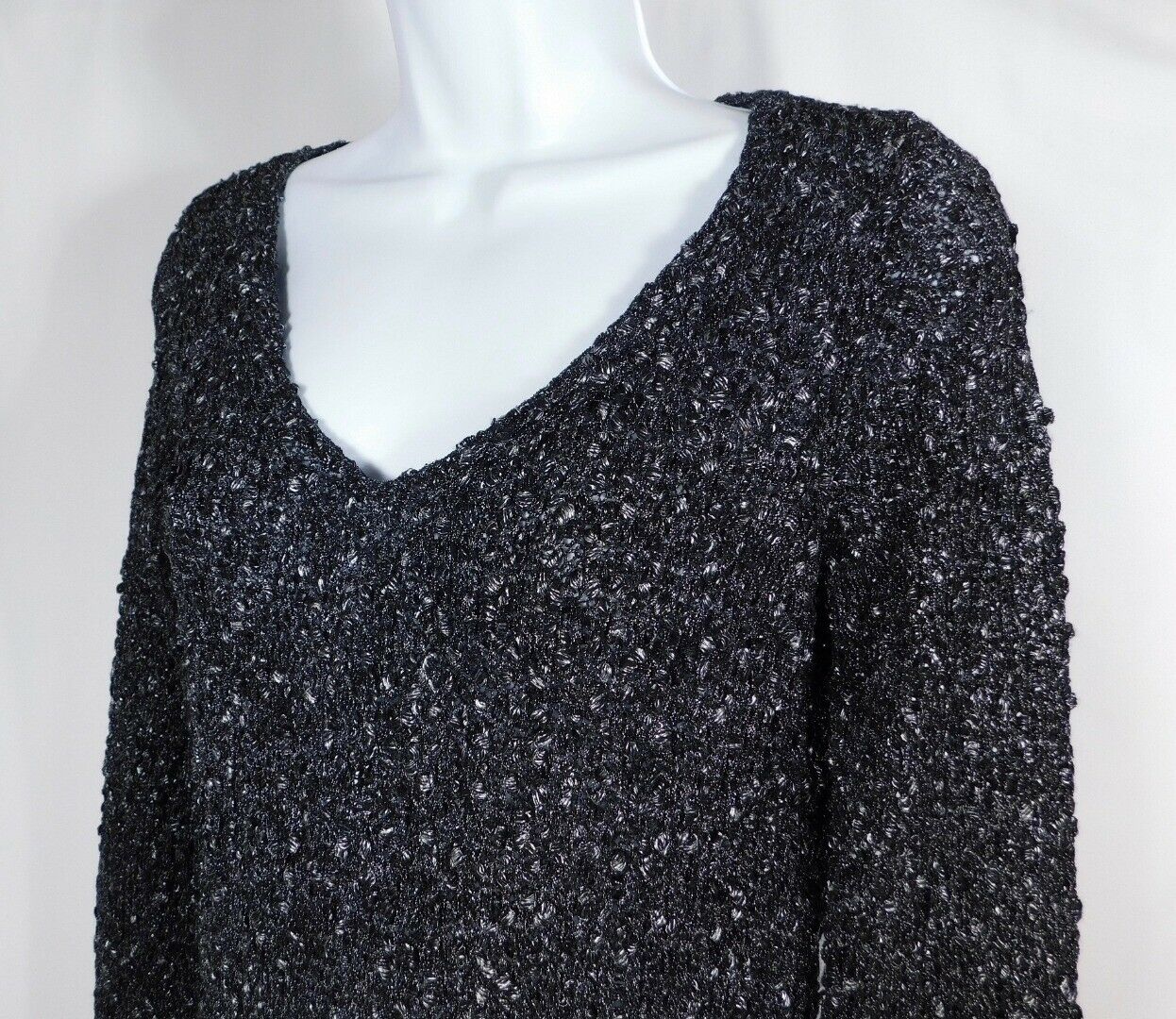 CLUB MONACO Women's Charcoal Gray V-Neck Metallic Threaded Sweater Sz S/P - Image 4