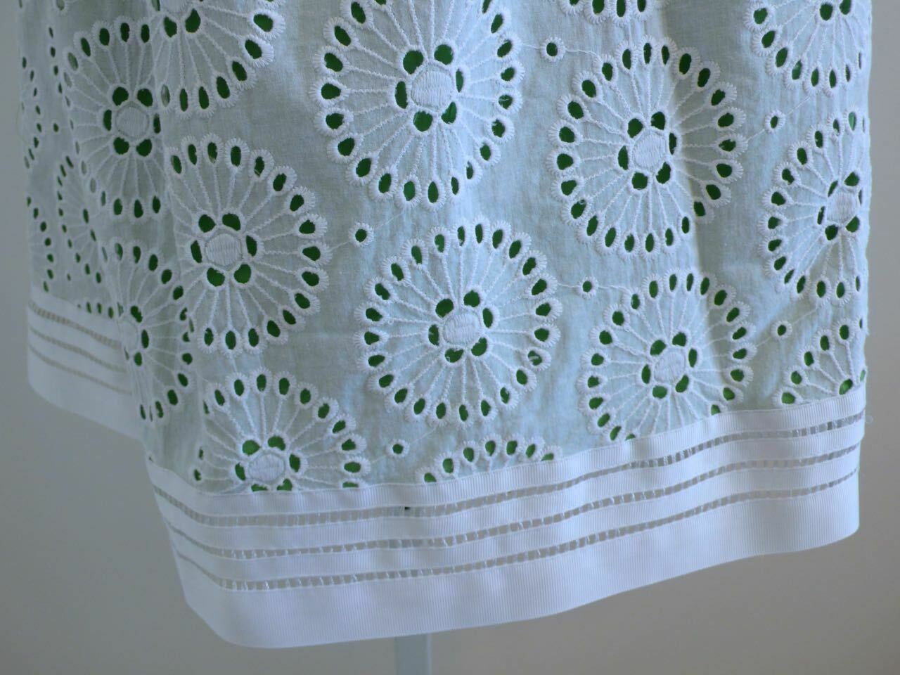CYNTHIA STEFFE Women's Green W White Eyelet Overlay Cotton Sleeveless Dress Sz 8 - Image 6